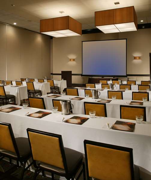  - DoubleTree by Hilton Hotel Worthington Columbus - I-270, Exit 23