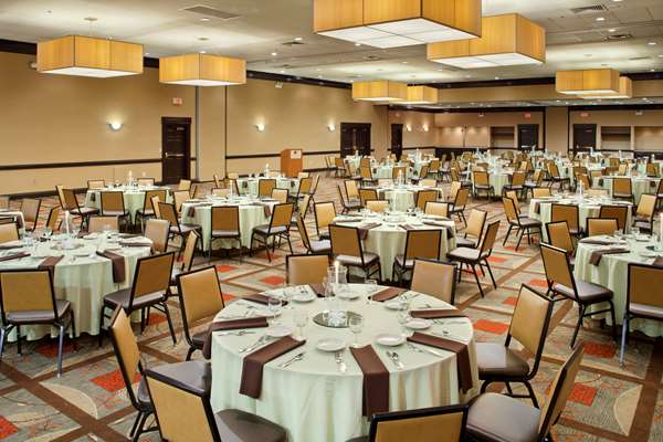  - DoubleTree by Hilton Hotel Worthington Columbus - I-270, Exit 23