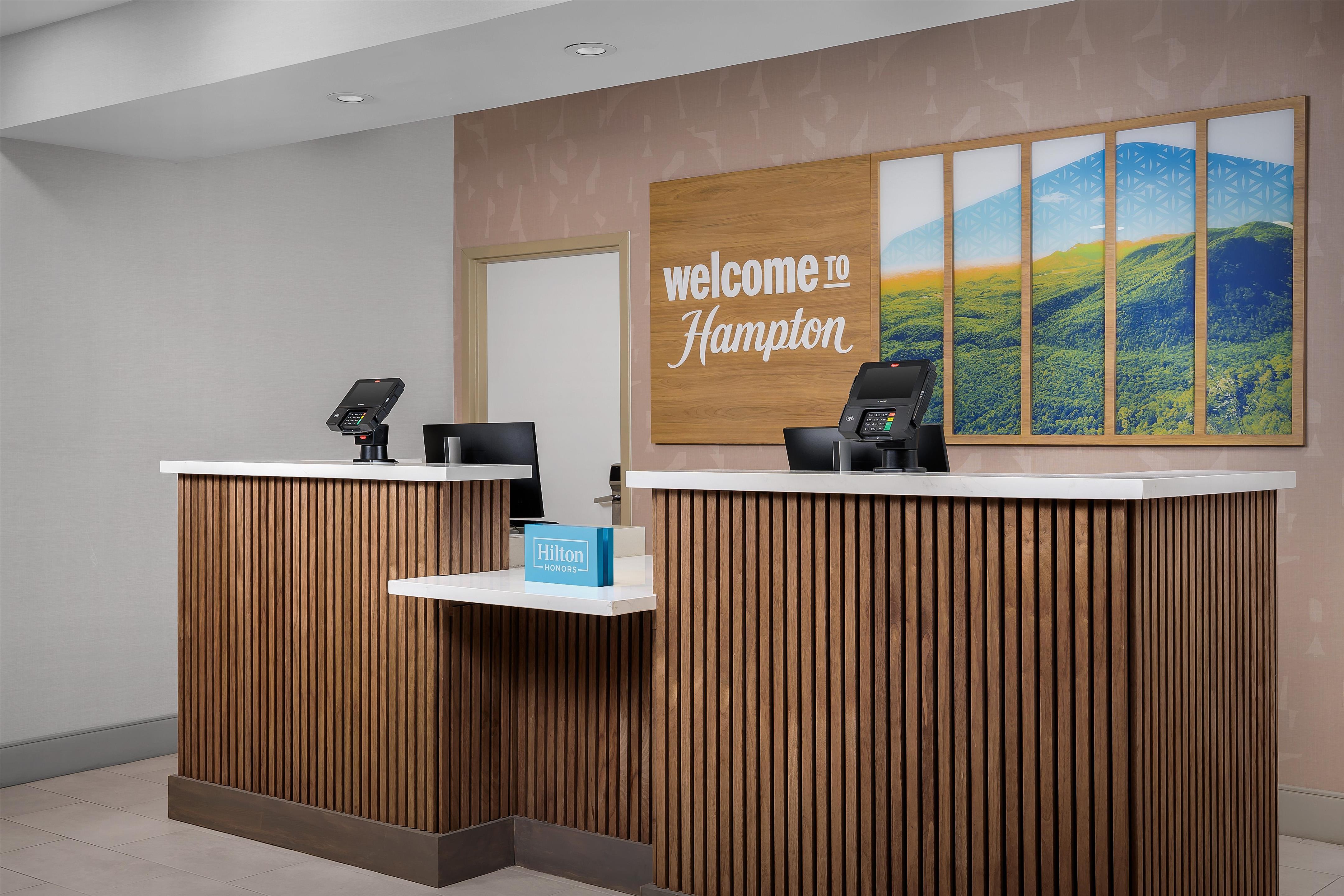 Reception | Hampton Inn & Suites Clinton - I-26