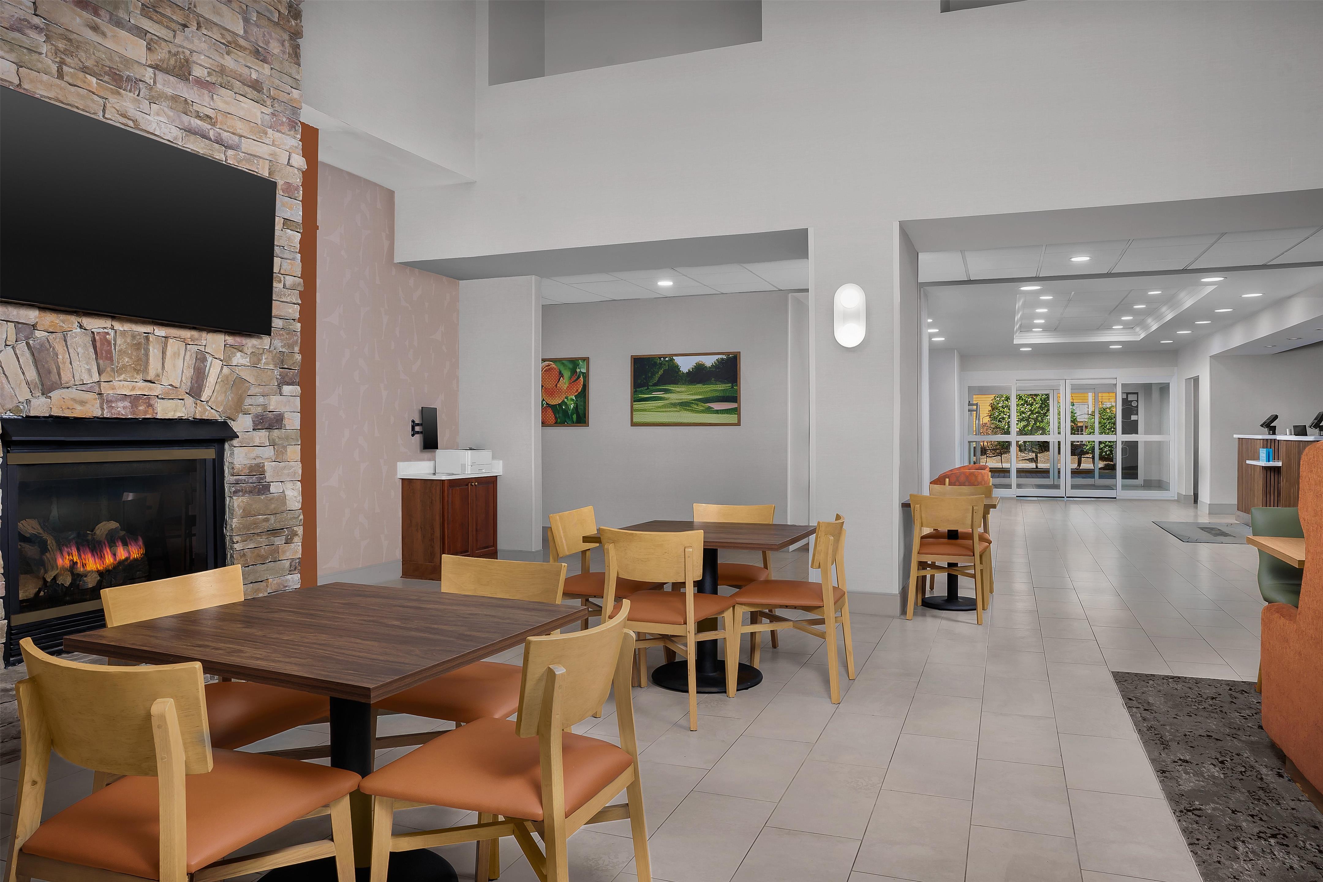 Lobby | Hampton Inn & Suites Clinton - I-26