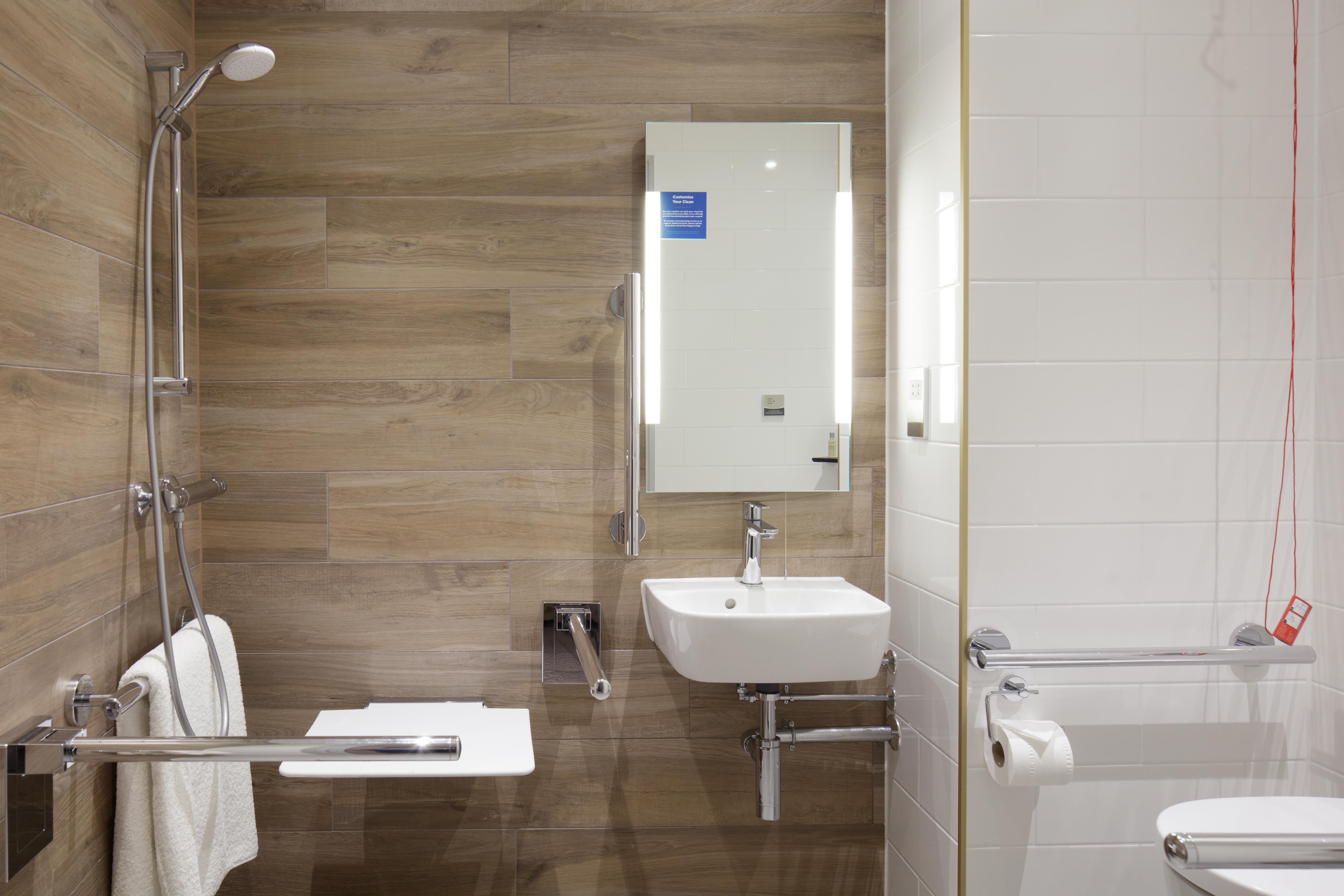 Hilton Cobham Room Type - DOUBLE BED ACCESSIBLE ROOM