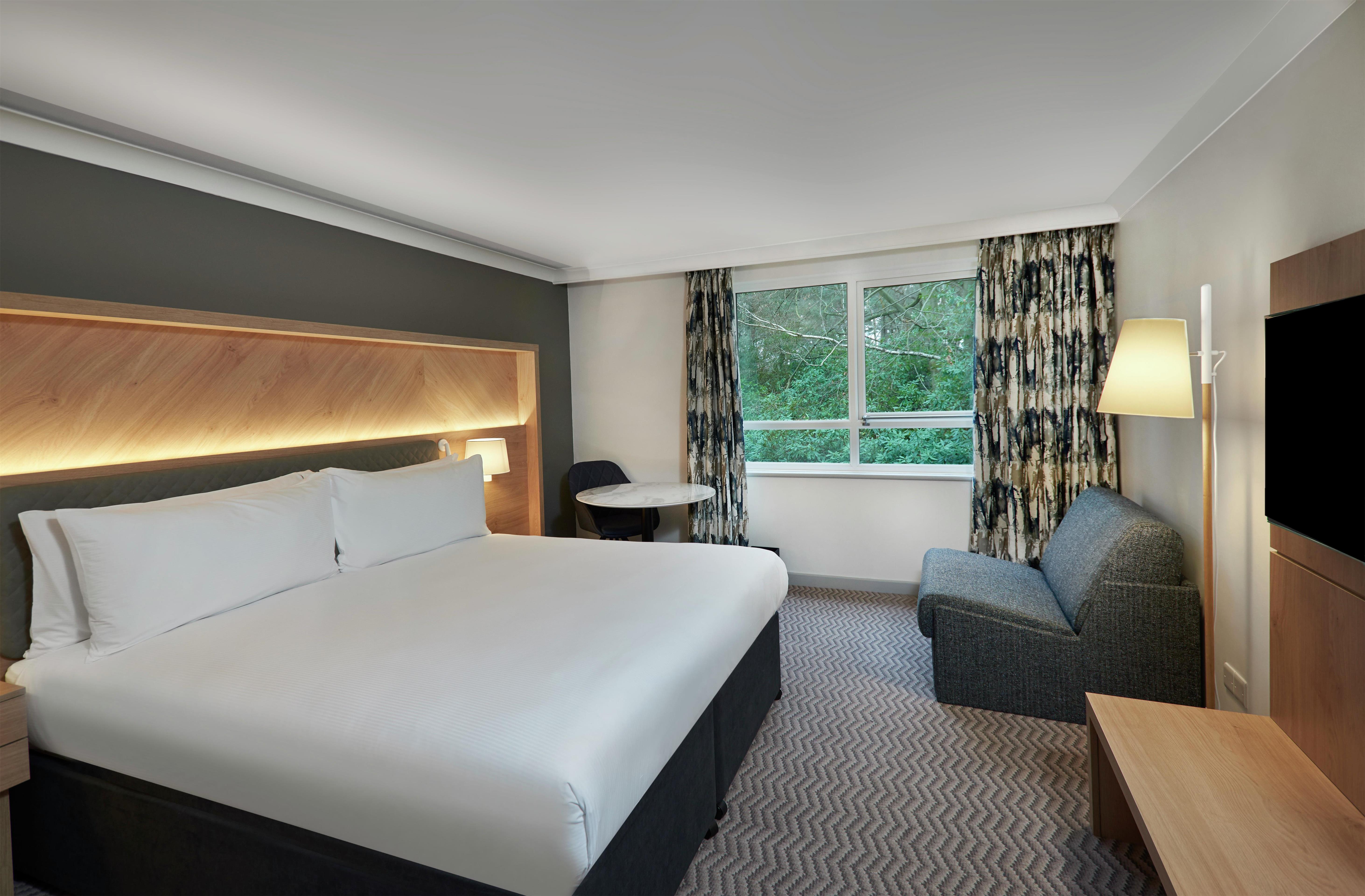 Hilton Cobham Room Type - KING DELUXE RM W SOFA BED