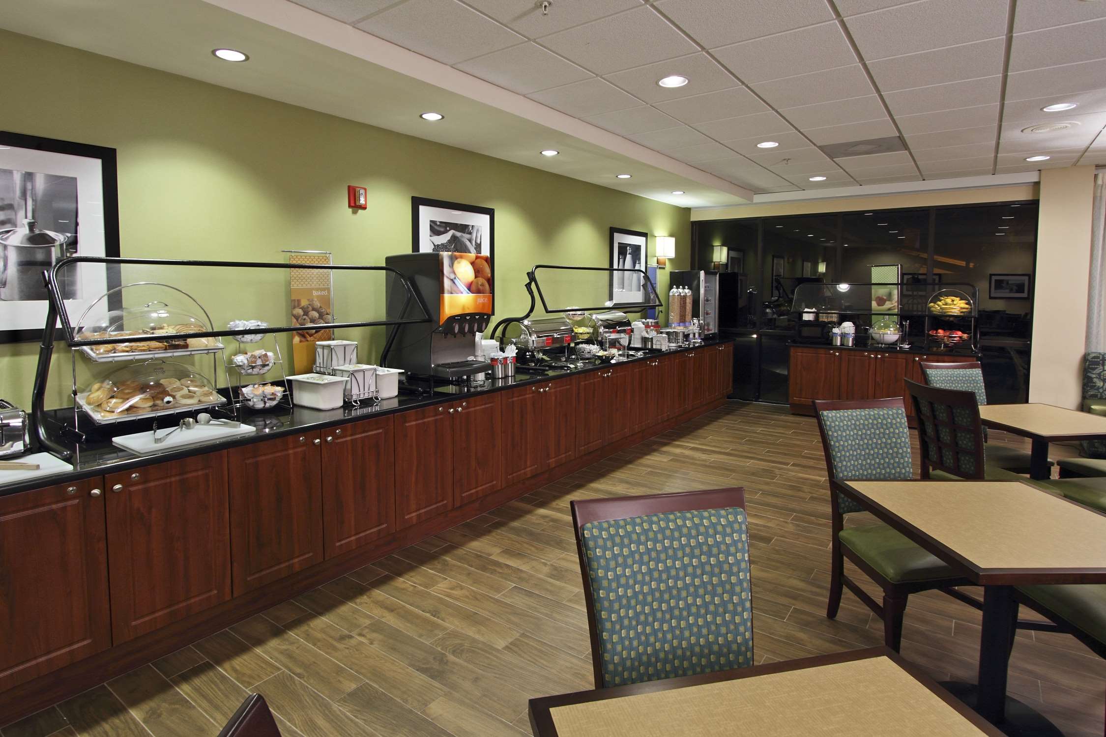 Restaurant | Hampton Inn Cocoa Beach