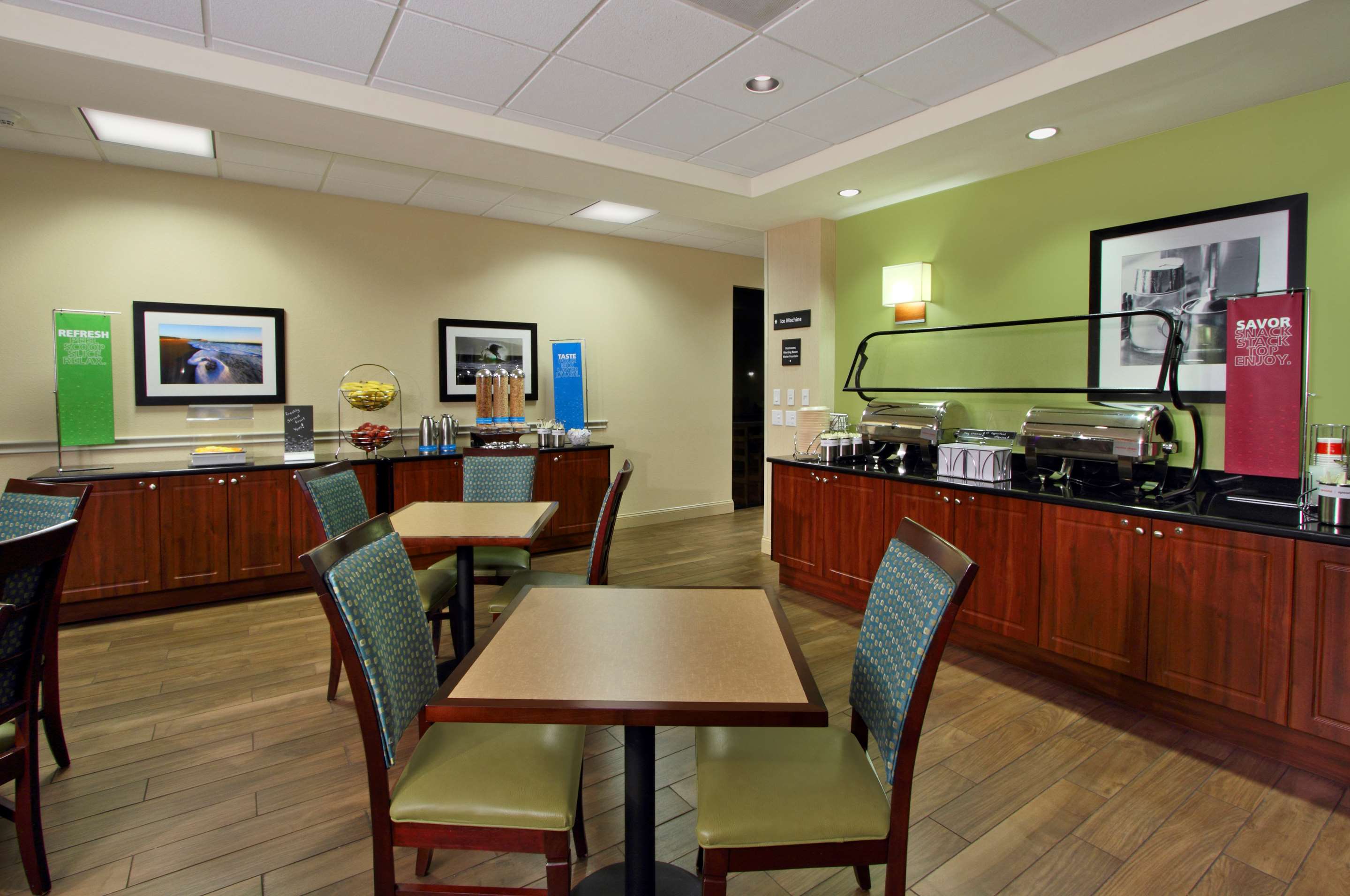 Restaurant | Hampton Inn Cocoa Beach