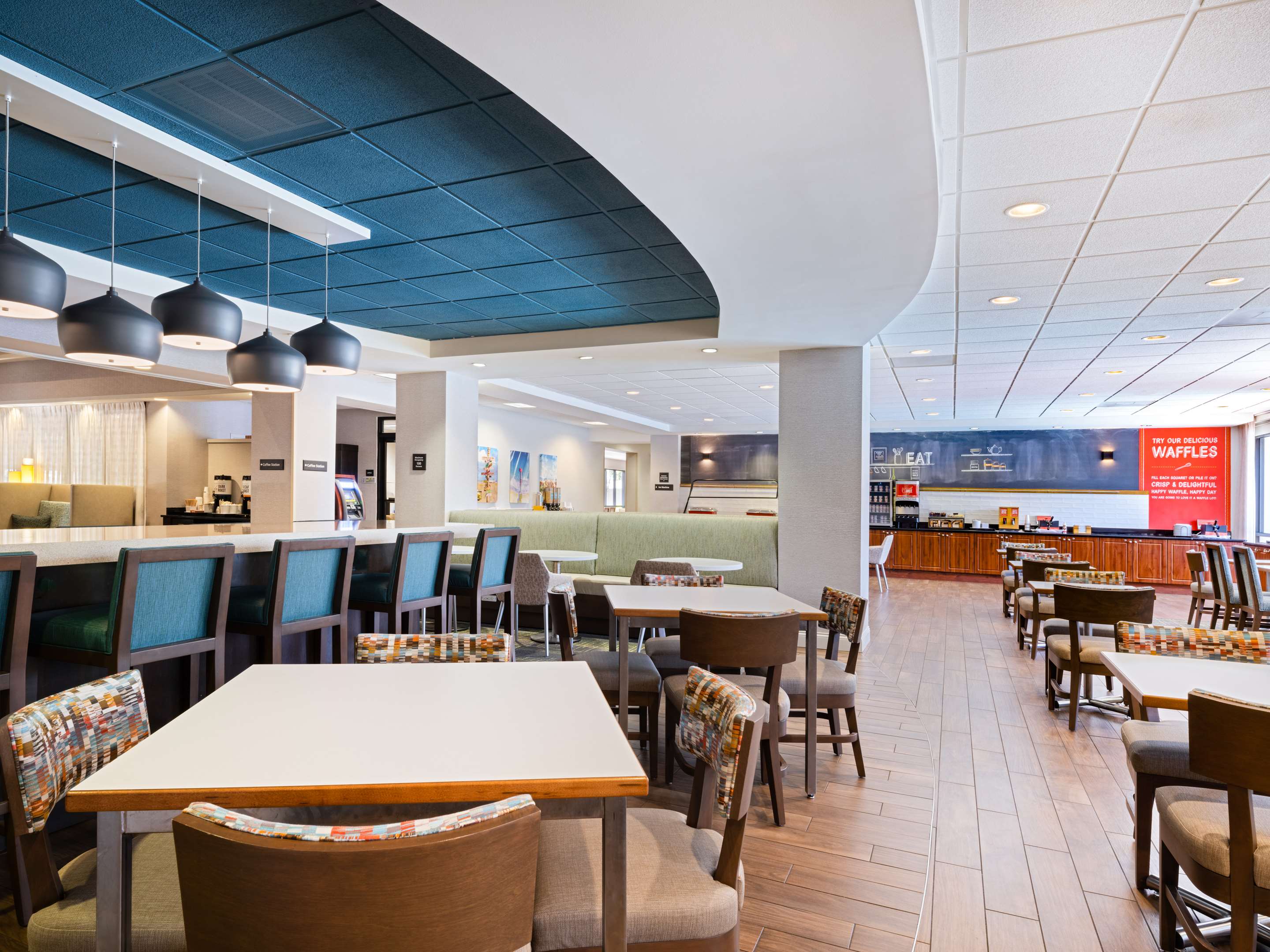 Breakfast Area | Hampton Inn Cocoa Beach