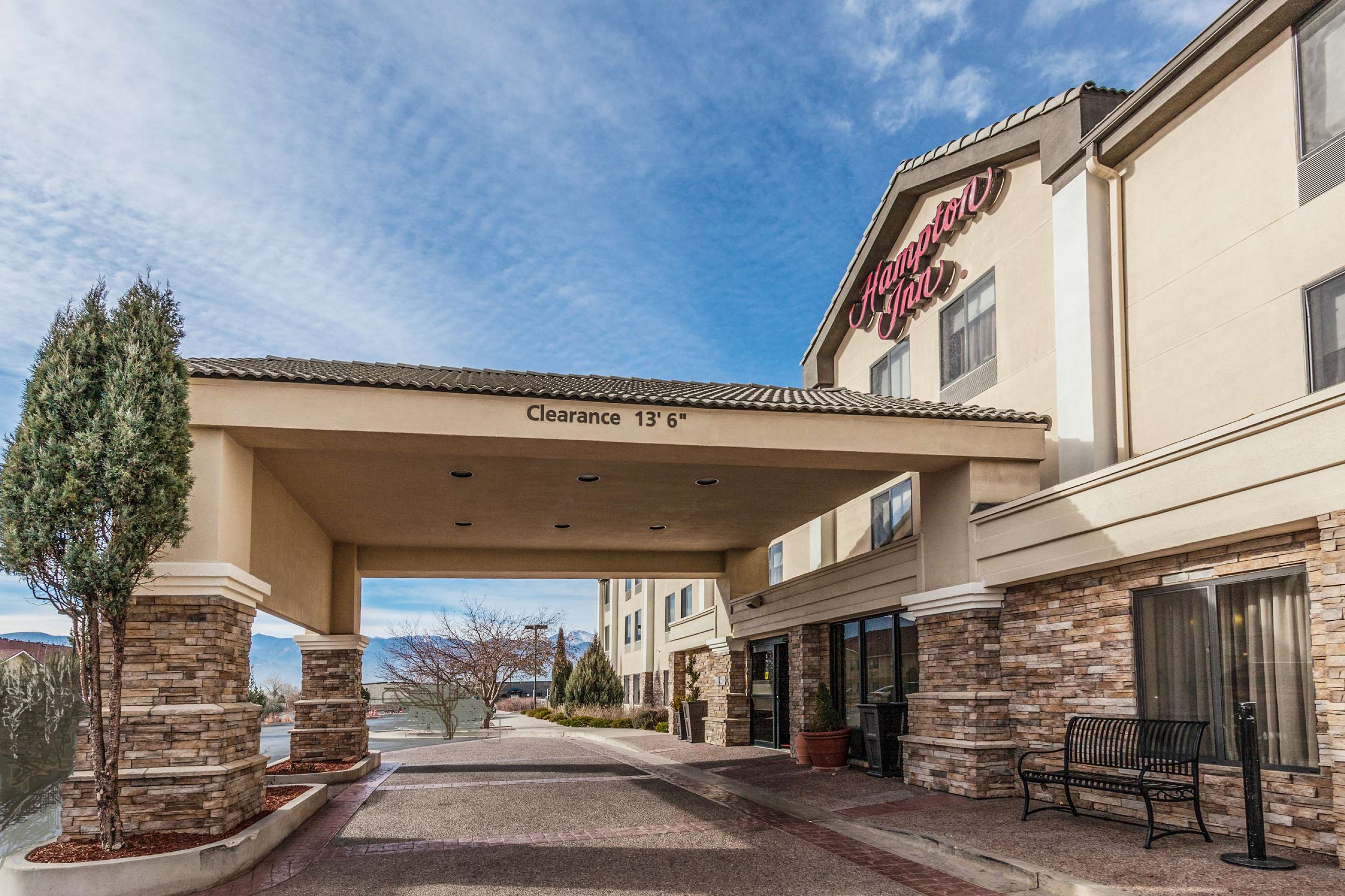 Exterior | Hampton Inn Colorado Springs-Airport