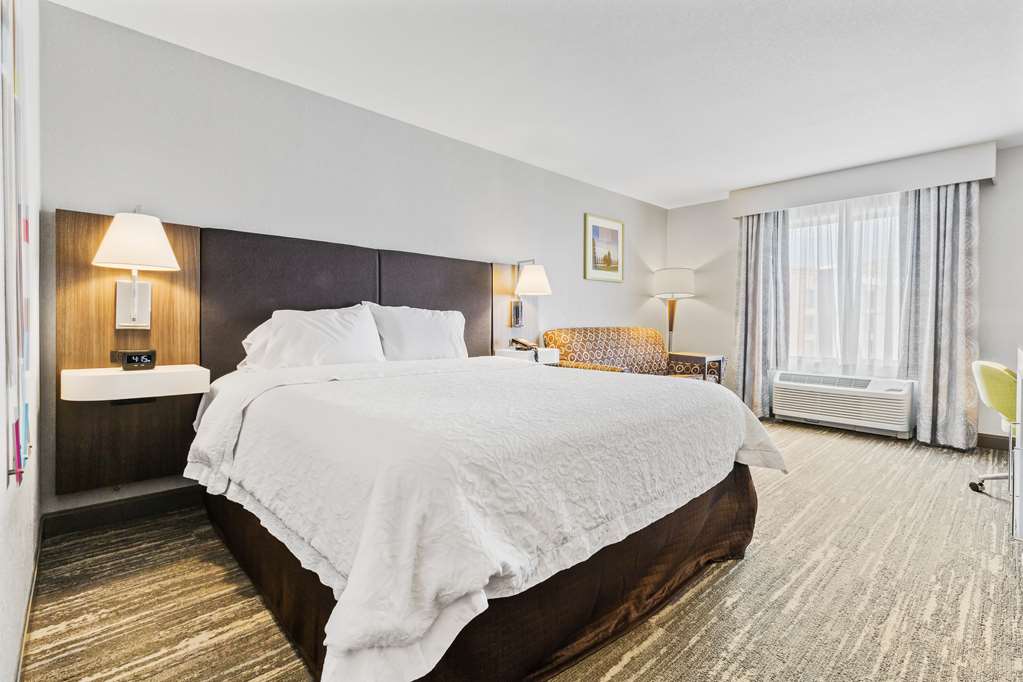 Hampton Inn & Suites Colorado Springs-Air Force Academy-I-25 - Tap to explore photos