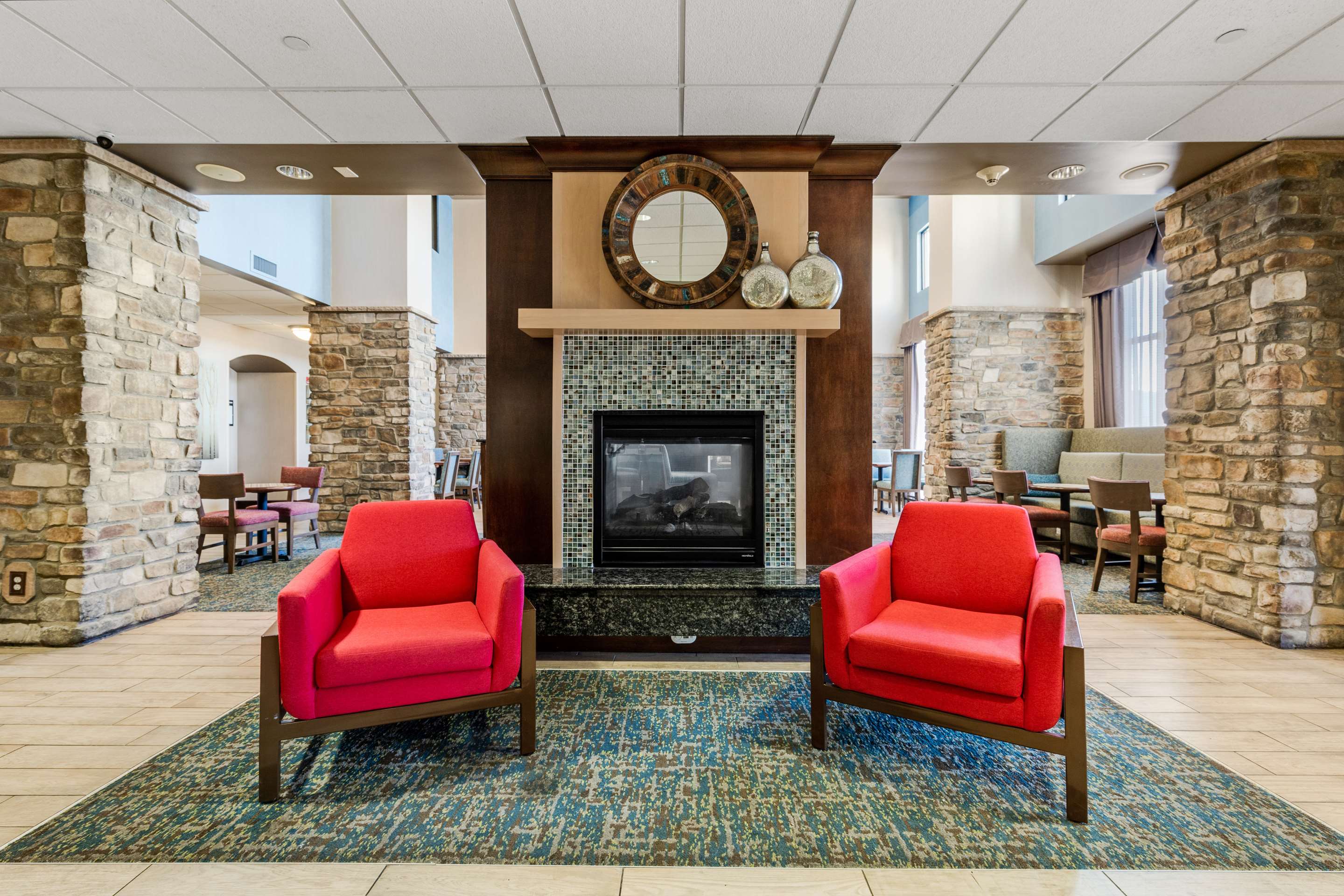 Lobby | Hampton Inn & Suites Colorado Springs/Air Force Academy
