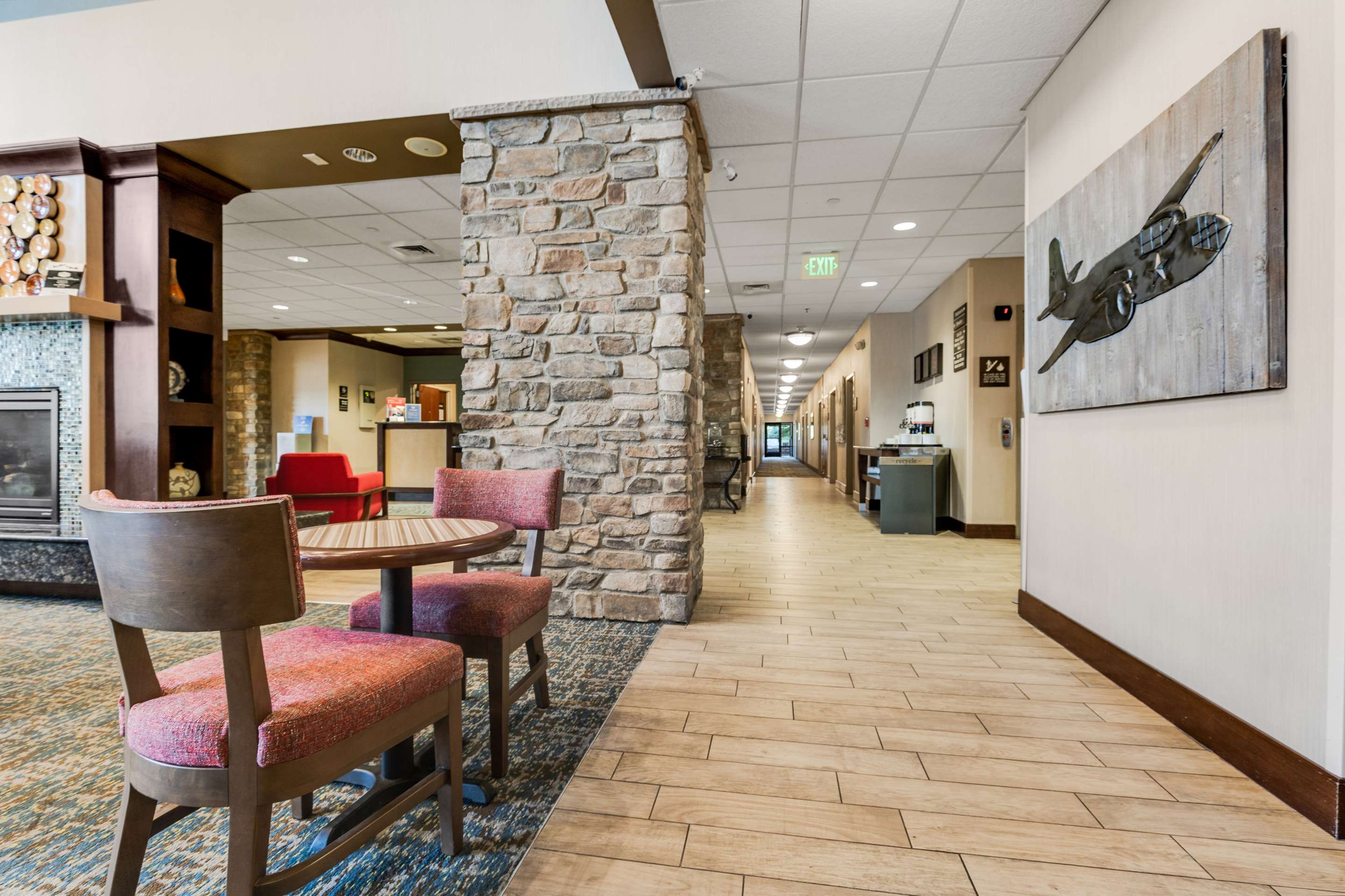 Lobby | Hampton Inn & Suites Colorado Springs/Air Force Academy