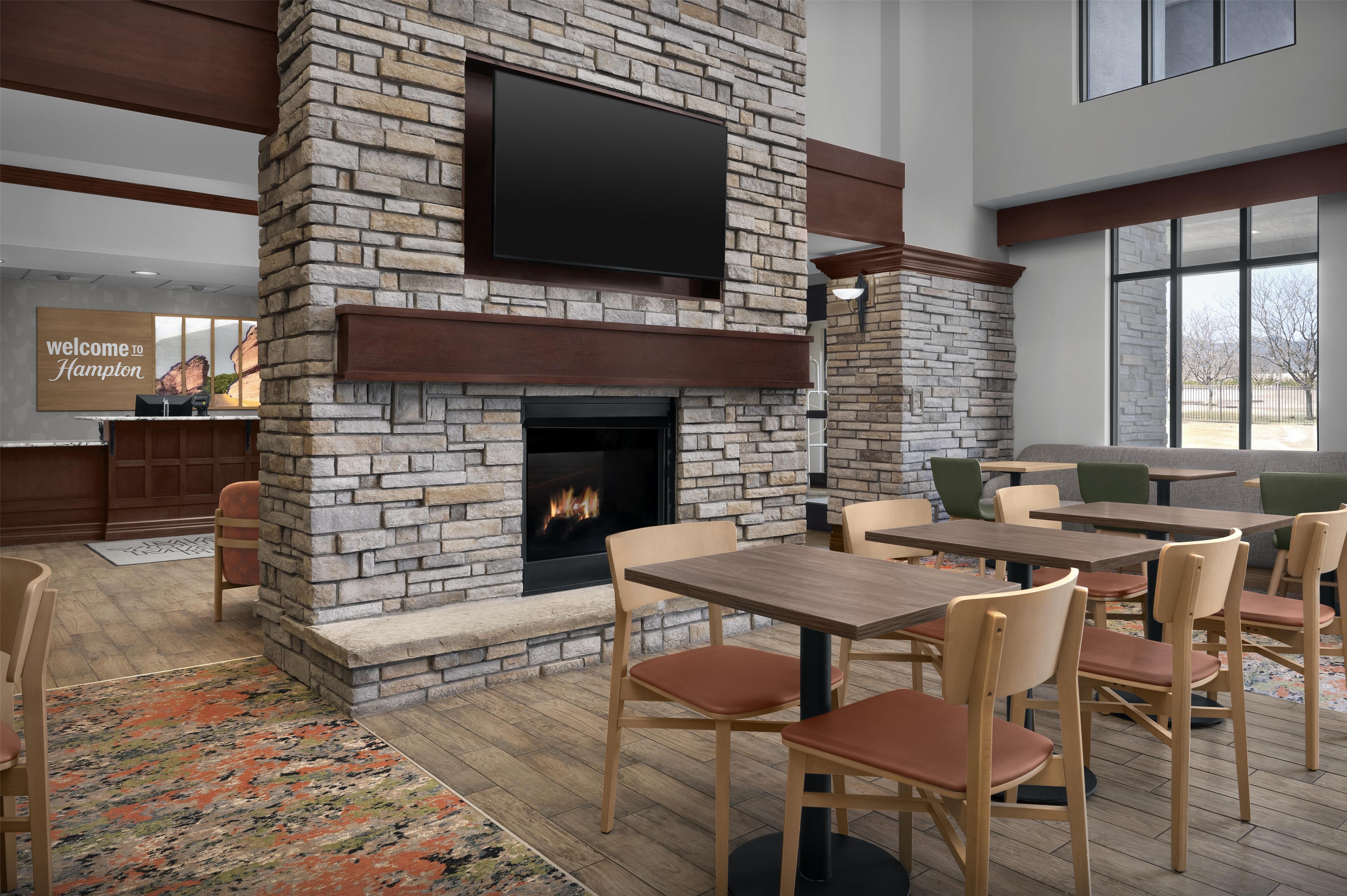 Lobby | Hampton Inn & Suites Colorado Springs/I-25 South