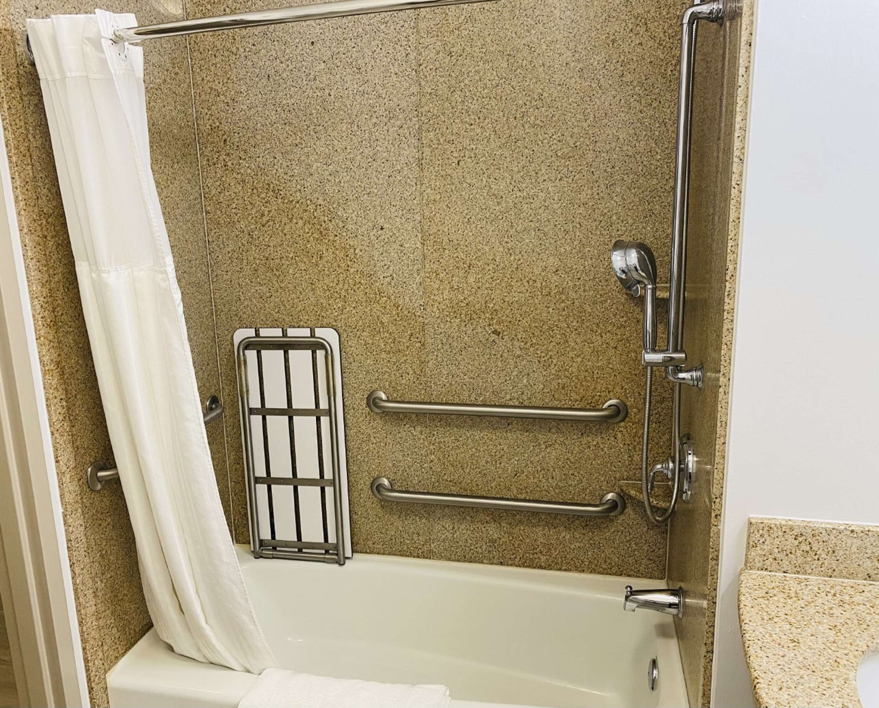 Guest room bath