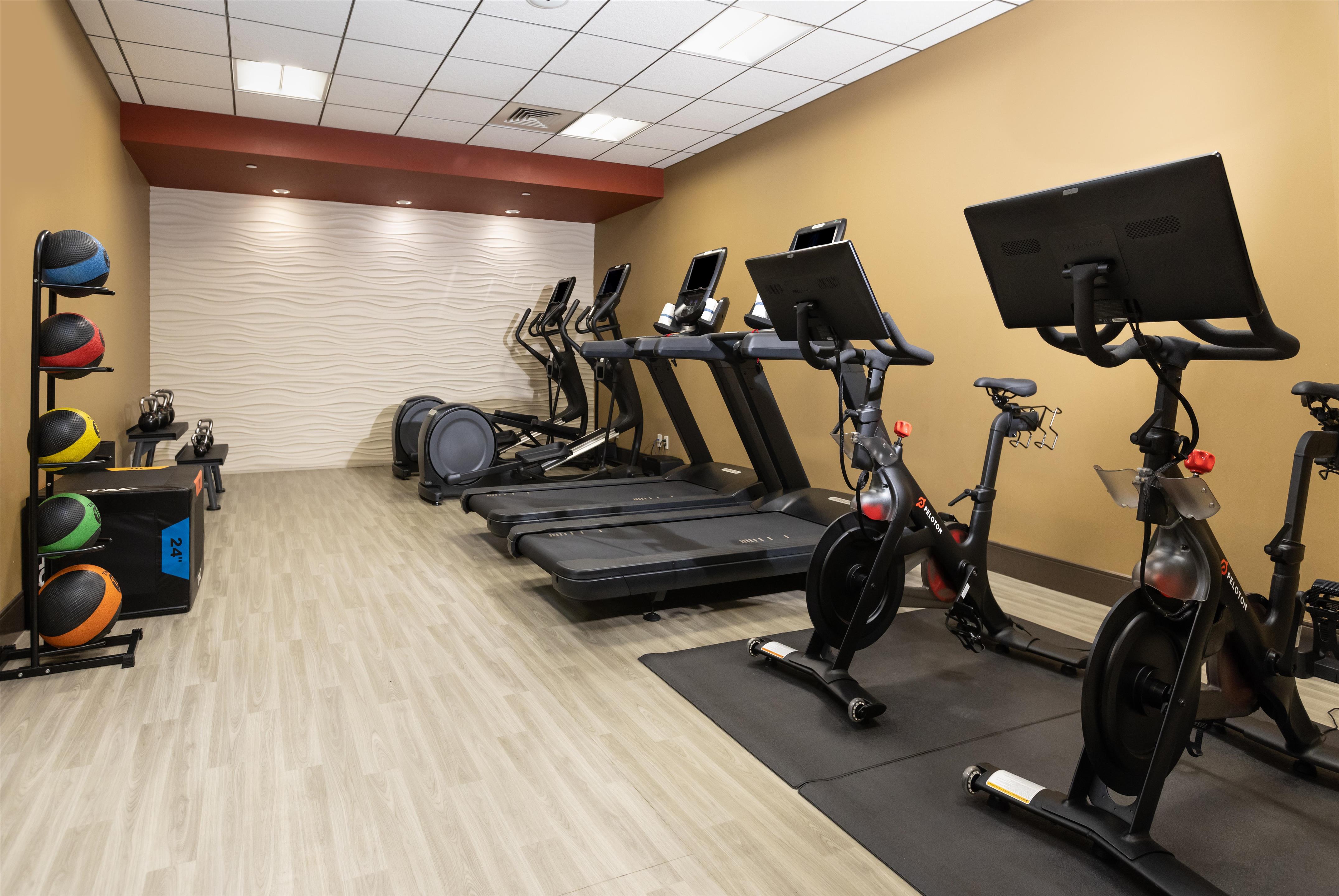 Health club fitness center gym | The Broadway Columbia - a DoubleTree by Hilton