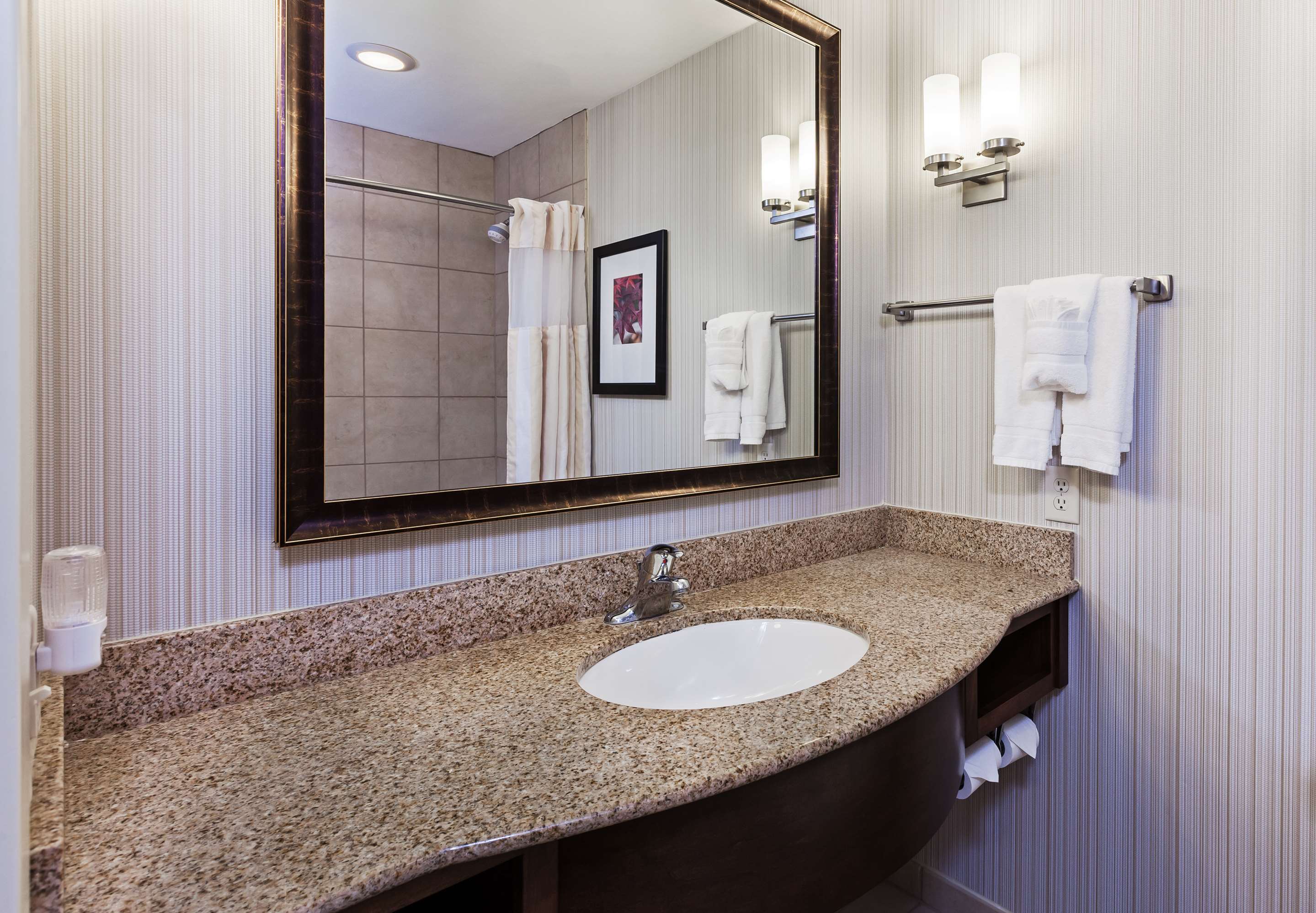 Guest room bath
