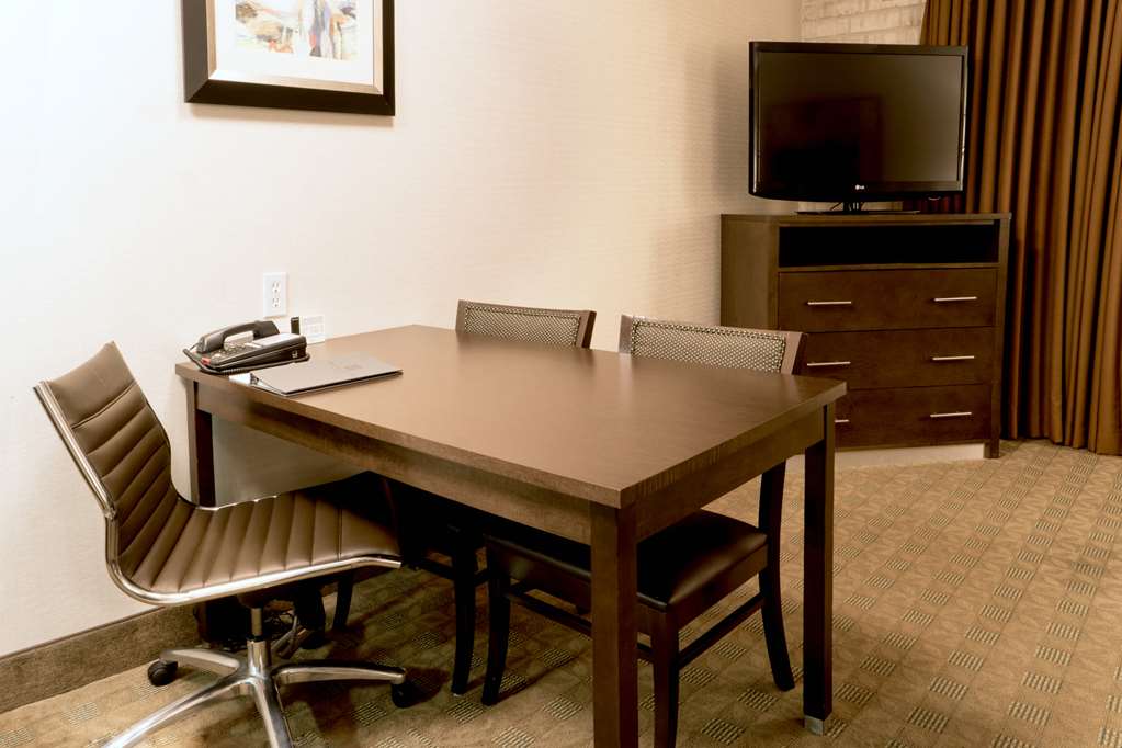 Embassy Suites Corpus Christi Room Type - 1KNG PR STE MOB HR ACC TUB