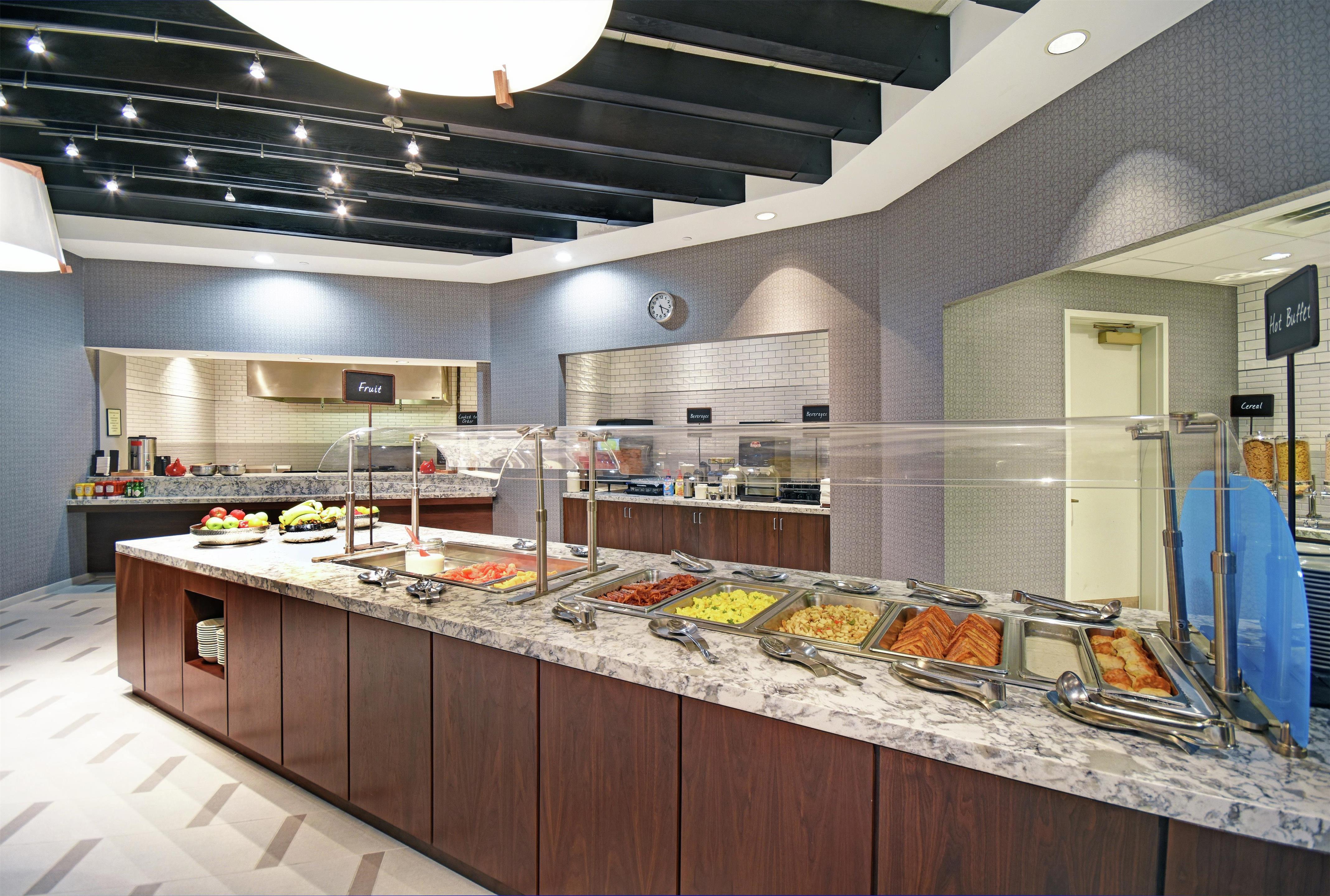 Breakfast Area | Embassy Suites Charleston