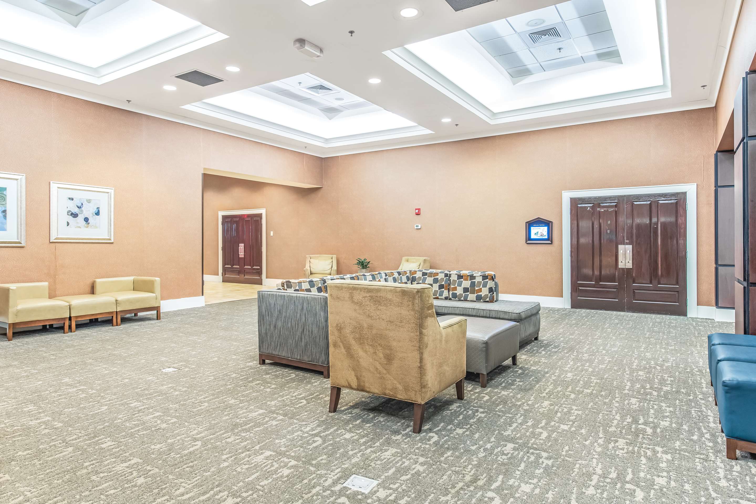 Lobby | DoubleTree by Hilton Columbus