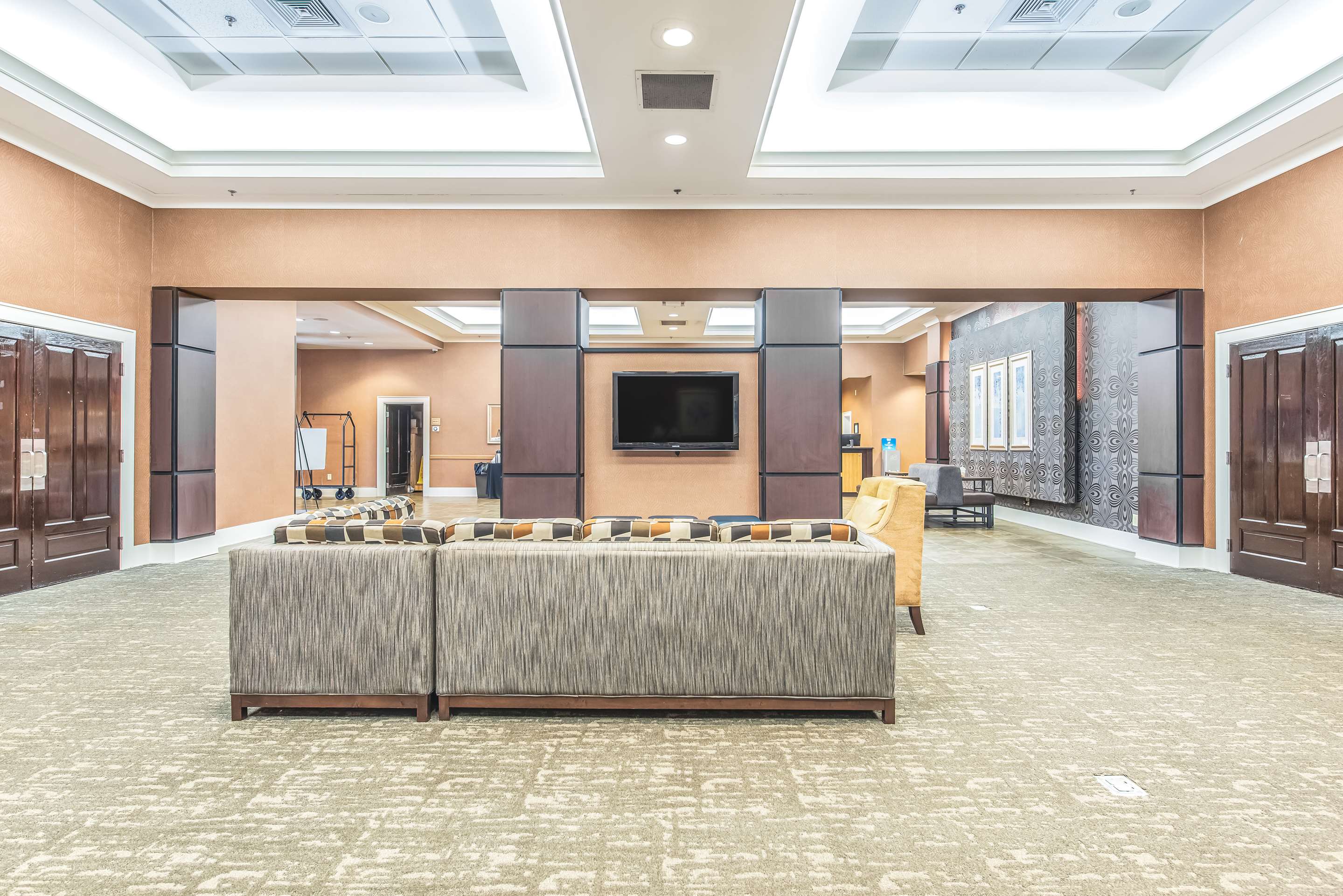 Lobby | DoubleTree by Hilton Columbus