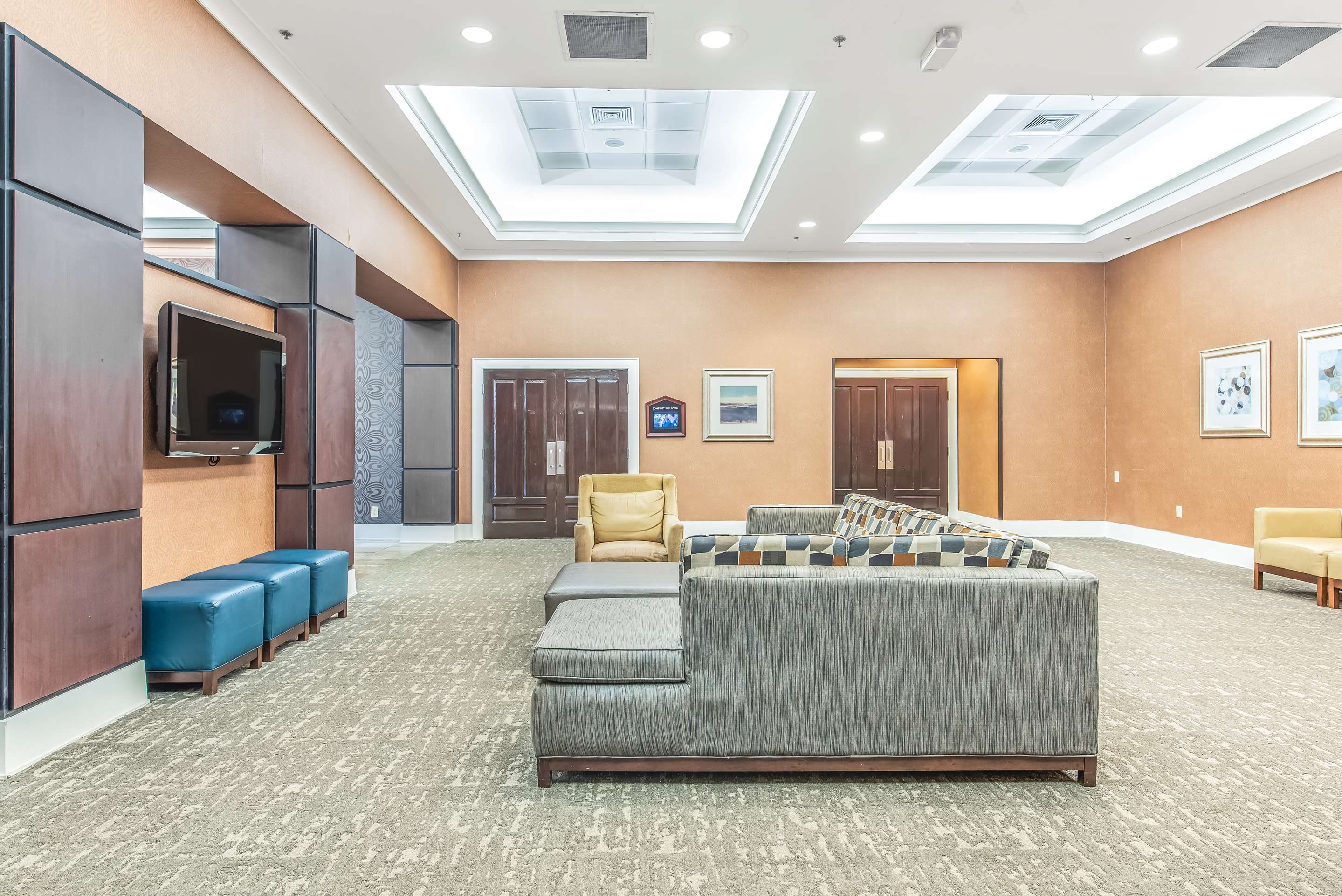 Lobby | DoubleTree by Hilton Columbus