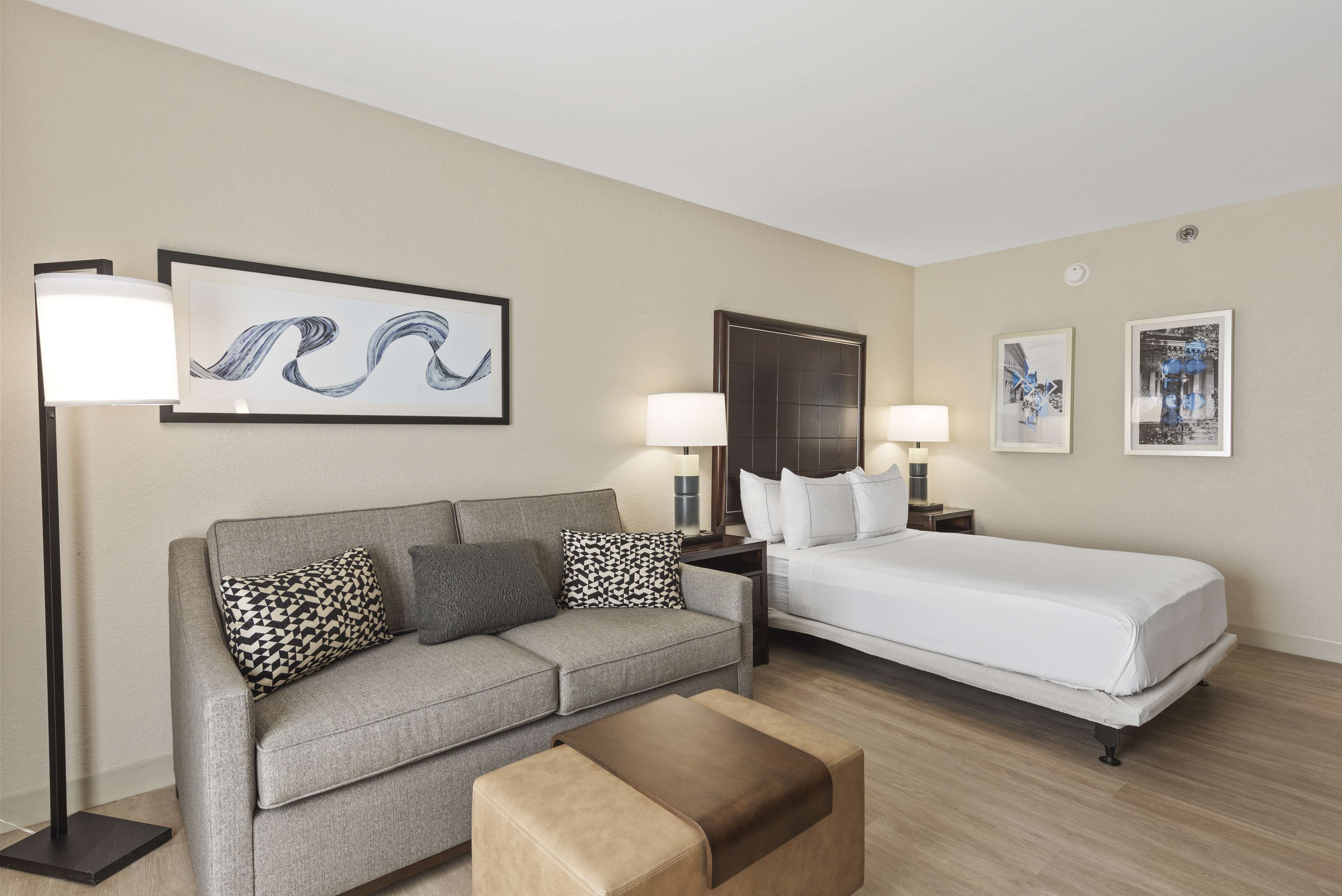 DoubleTree by Hilton Columbus Room Type - 1 FULL MOB ACC TUB NO SMOK