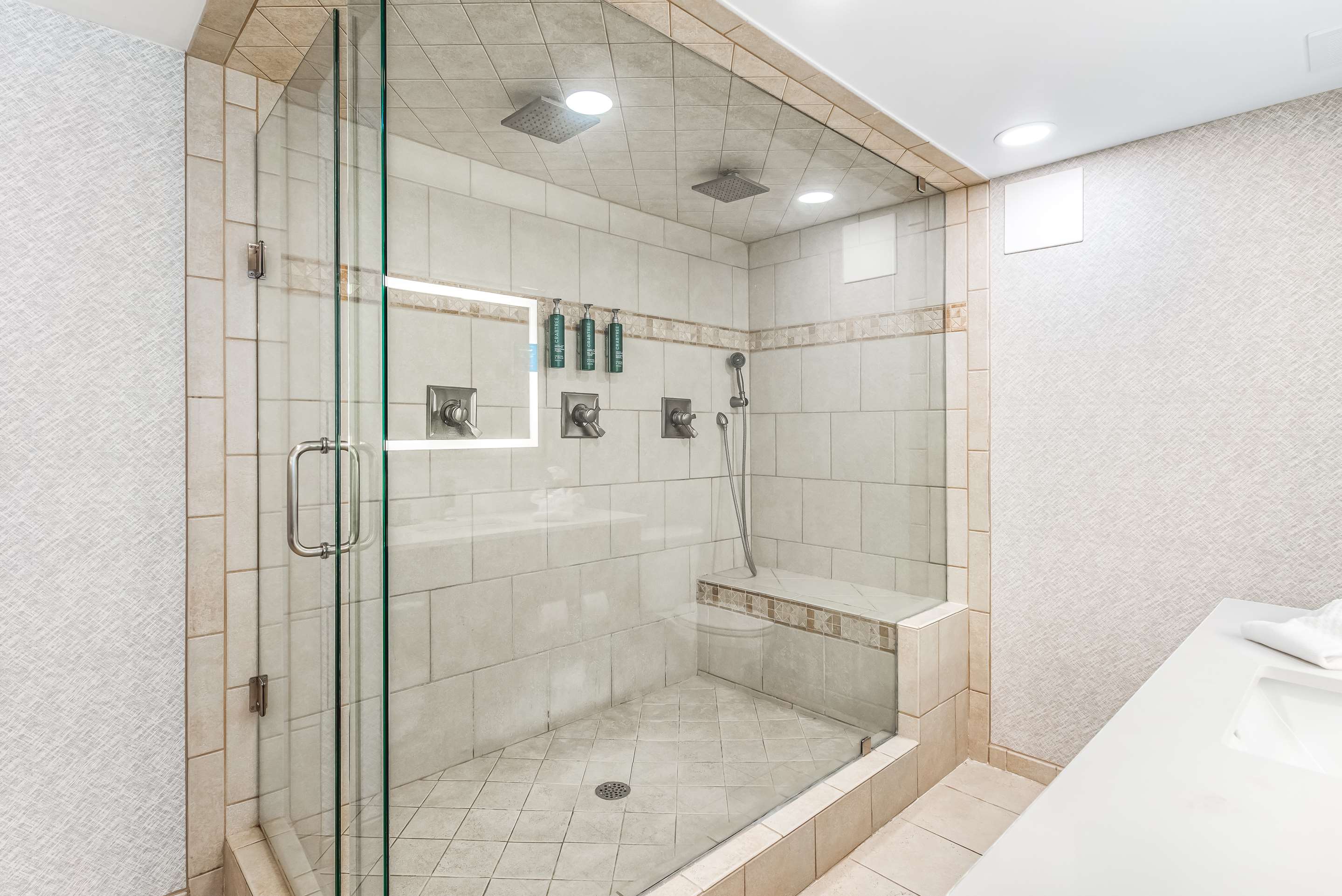 Guest room bath