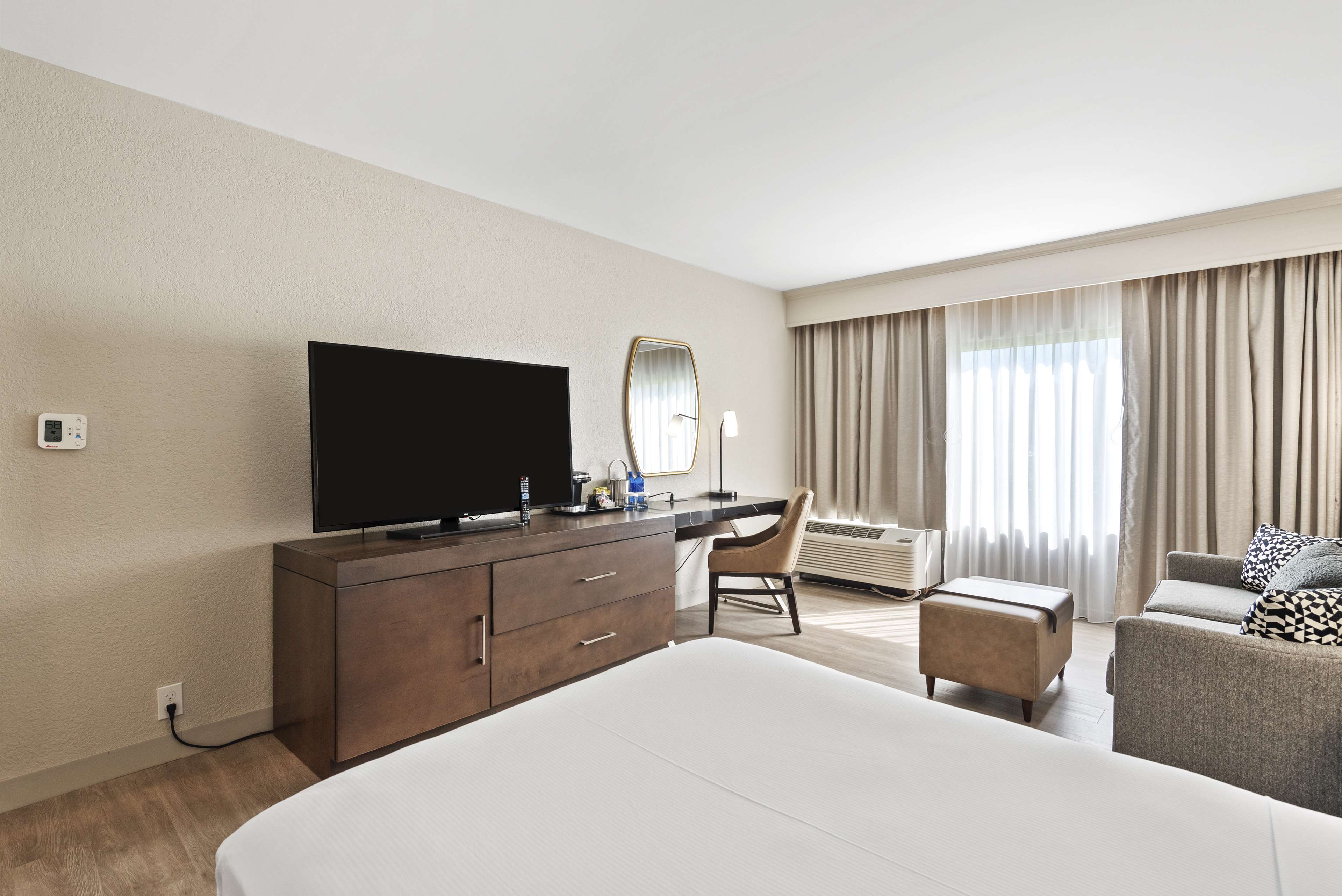 DoubleTree by Hilton Columbus Room Type - 1 FULL MOB ACC TUB NO SMOK