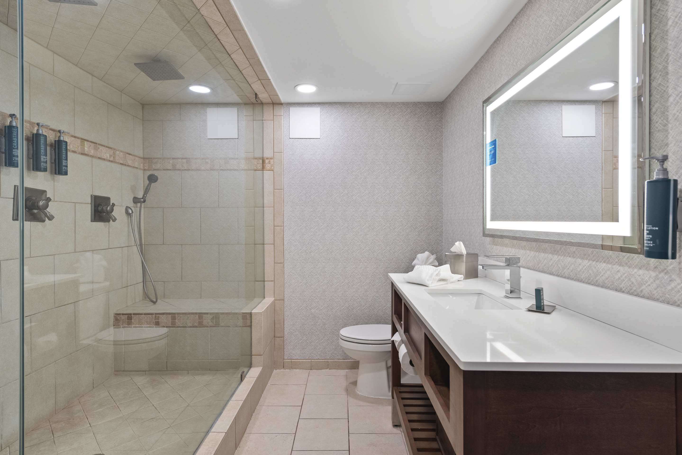 Guest room bath