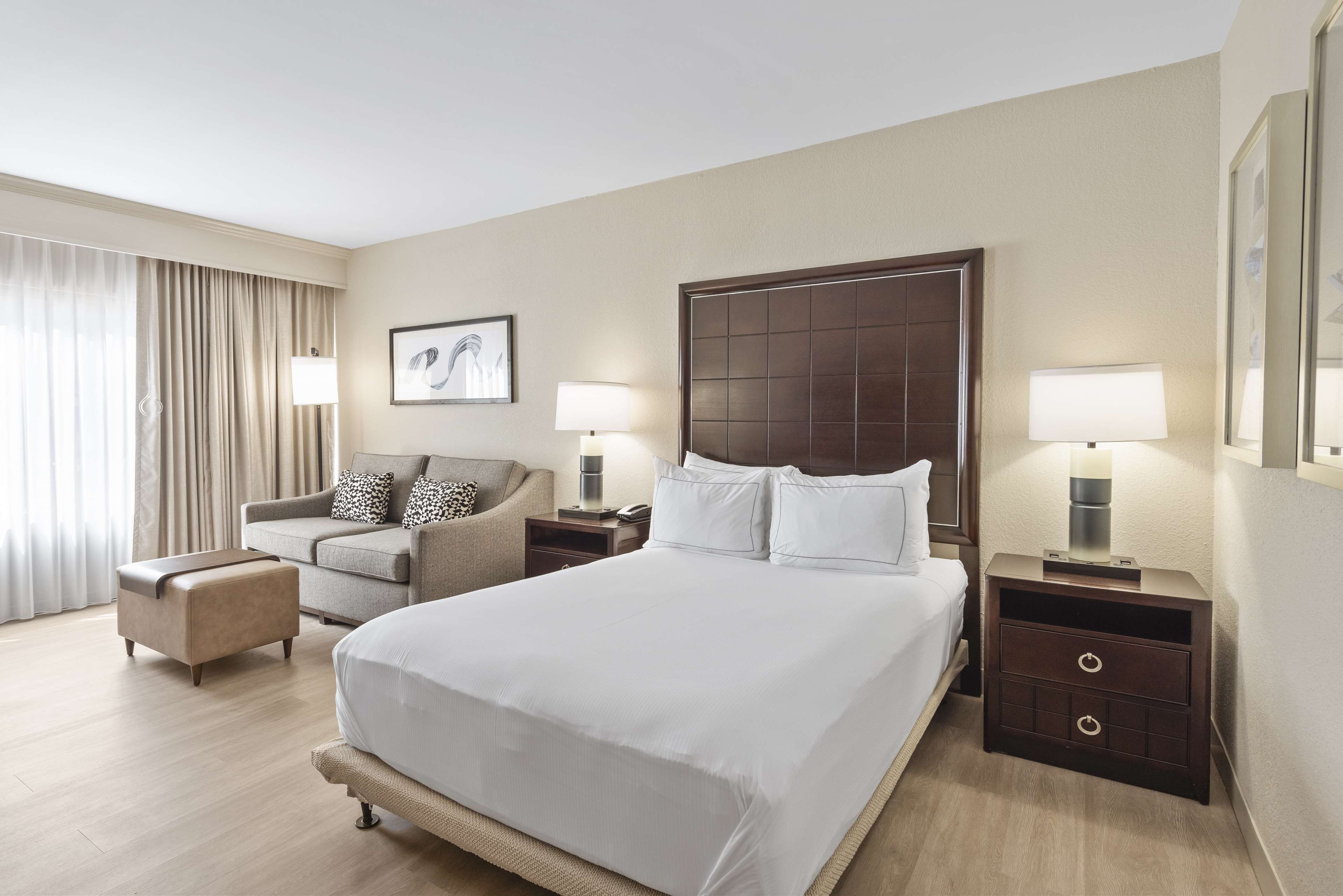 DoubleTree by Hilton Columbus Room Type - 1 FULL MOB ACC RI SHWR NS