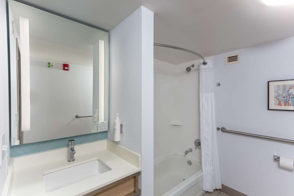 Hilton Garden Inn Columbus Room Type - 1KG STE MOB HEAR ACC TUB