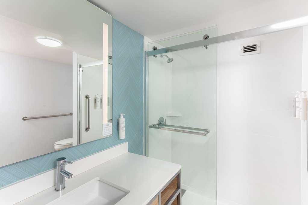 Hilton Garden Inn Columbus Room Type - 1 KING ACC RM W BATHTUB