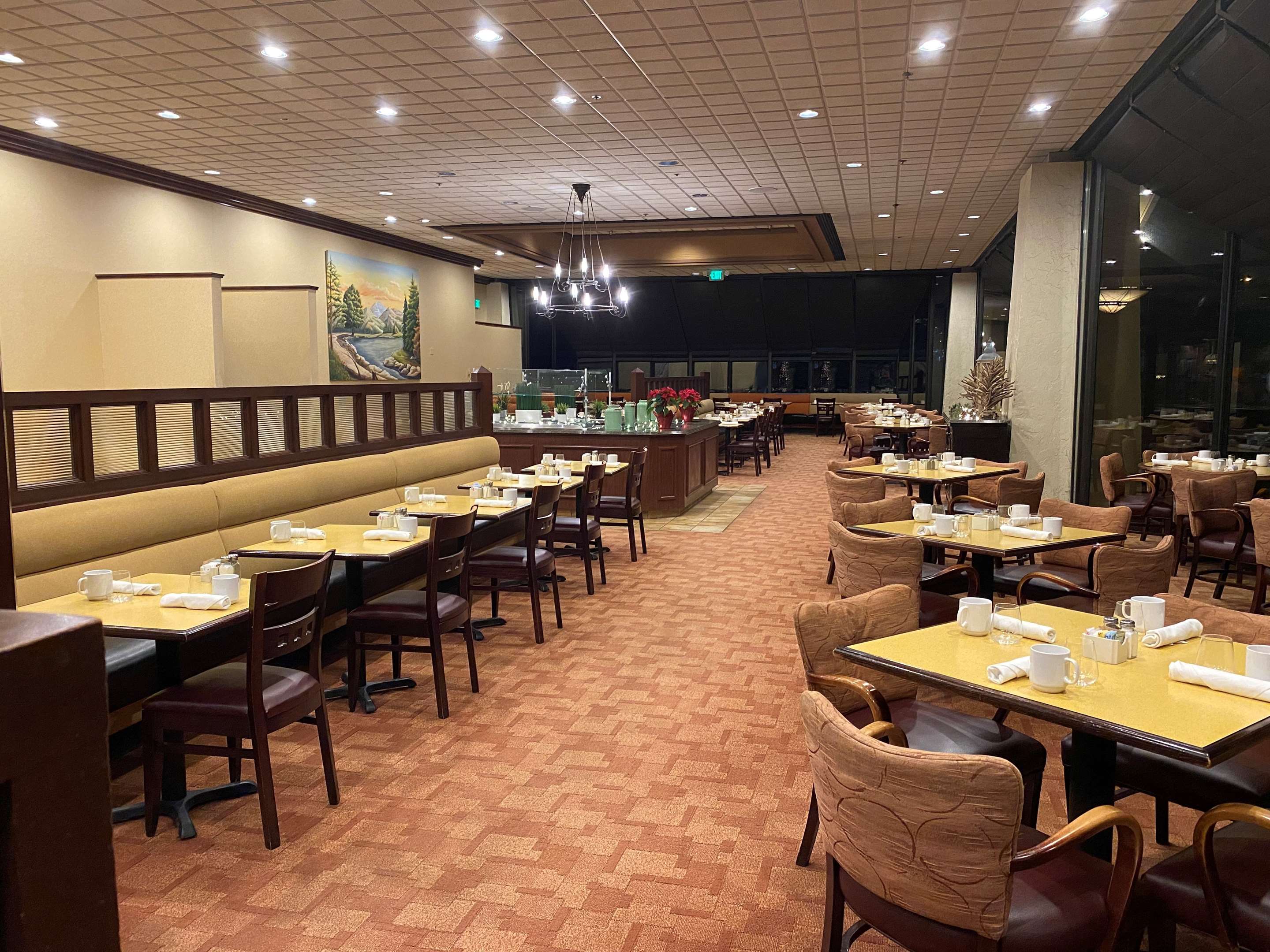Breakfast Area | DoubleTree by Hilton Seattle Airport