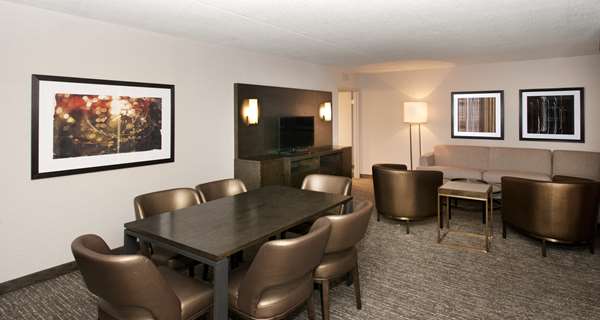  - Embassy Suites Blue Ash - I-71, Exit 15