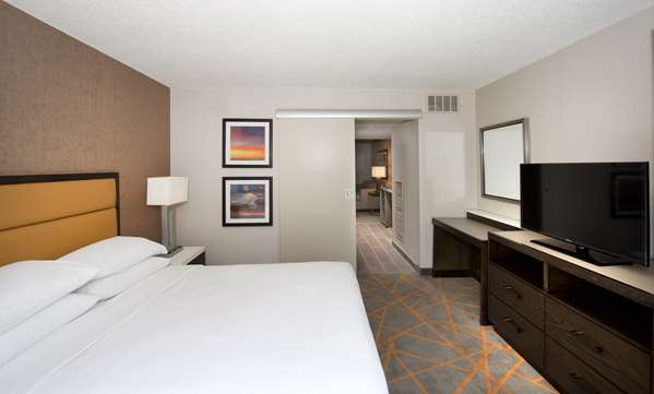  - Embassy Suites Blue Ash - I-71, Exit 15