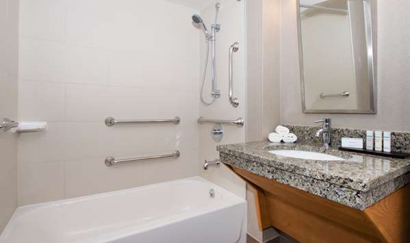  - Embassy Suites Blue Ash - I-71, Exit 15