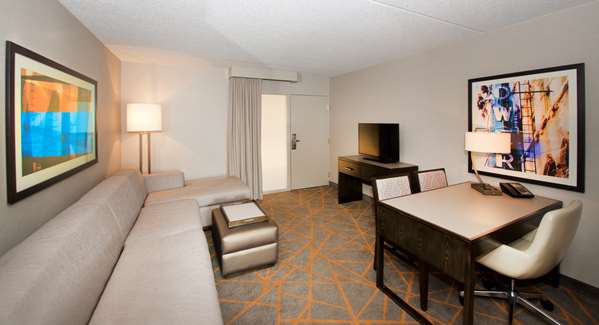  - Embassy Suites Blue Ash - I-71, Exit 15