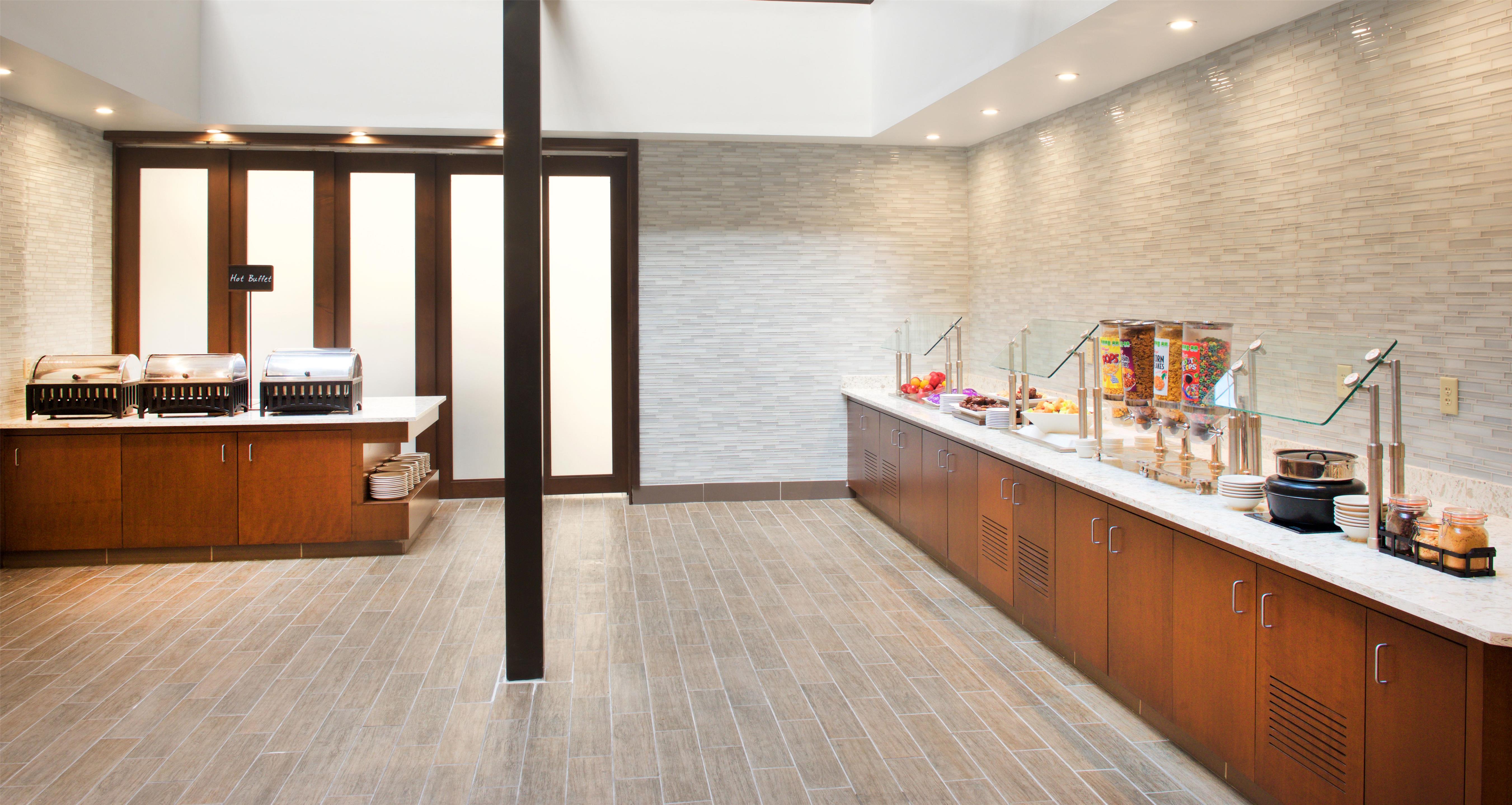 Restaurant | Embassy Suites by Hilton Cincinnati Northeast - Blue Ash