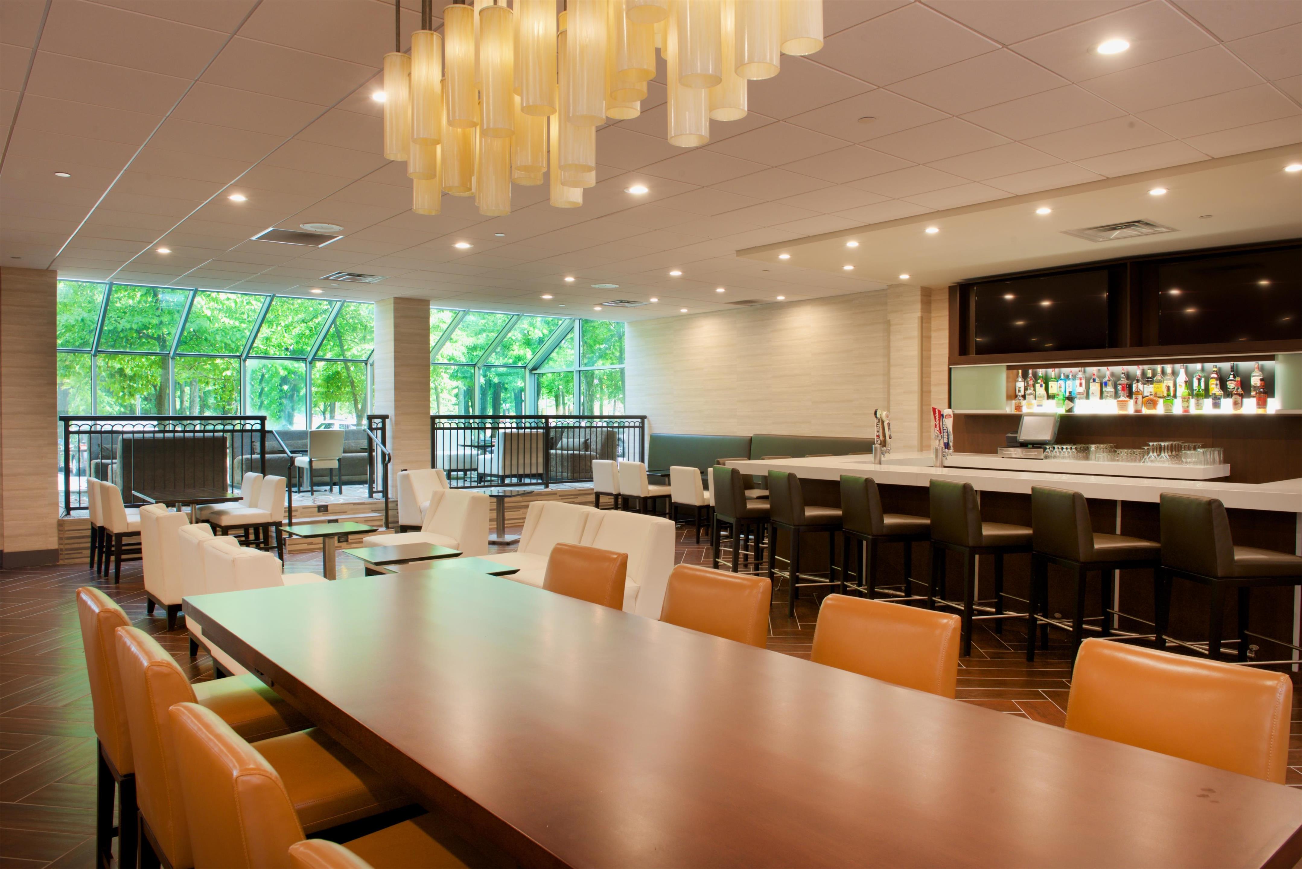 Restaurant | Embassy Suites by Hilton Cincinnati Northeast - Blue Ash