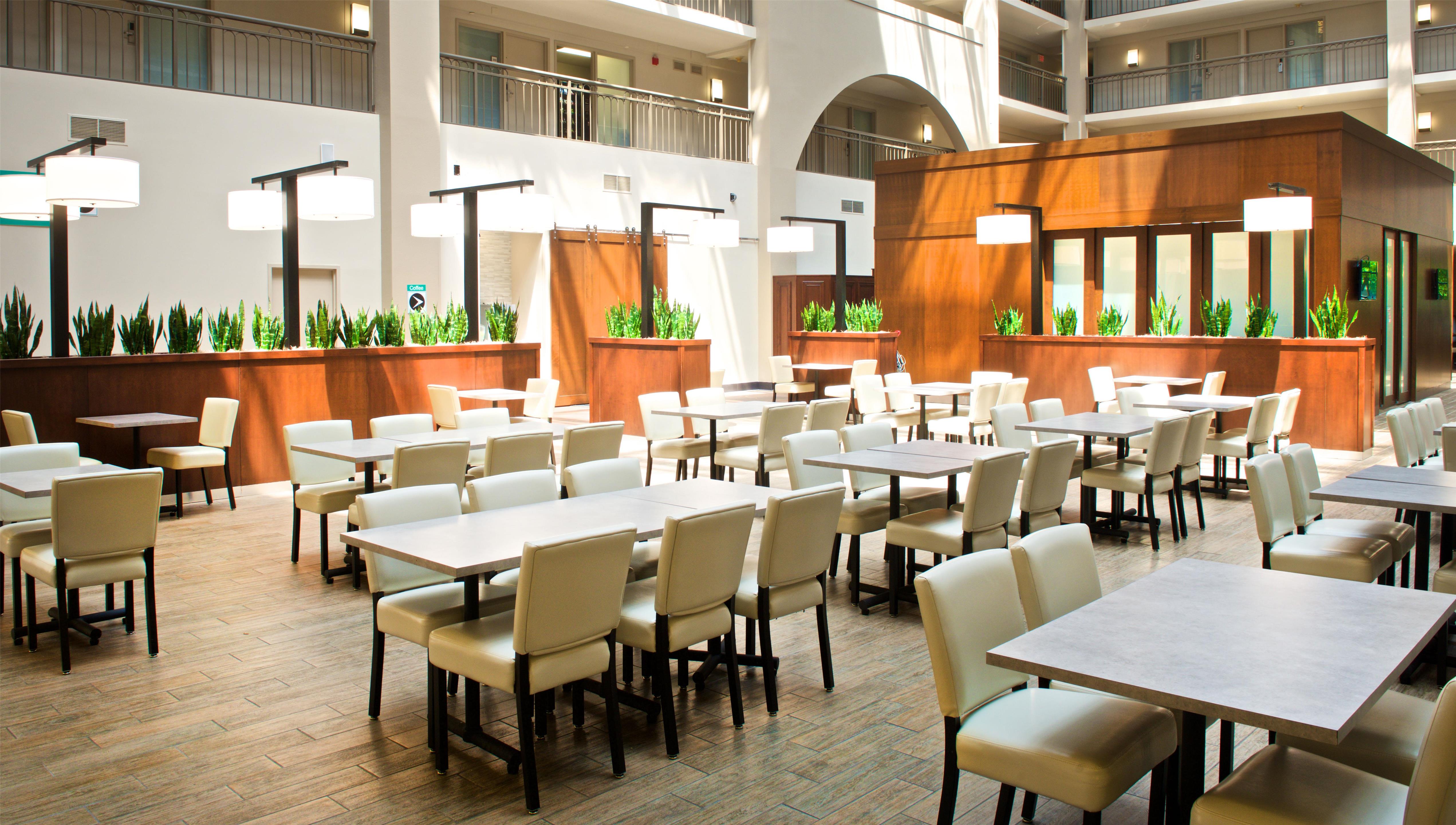 Restaurant | Embassy Suites by Hilton Cincinnati Northeast - Blue Ash