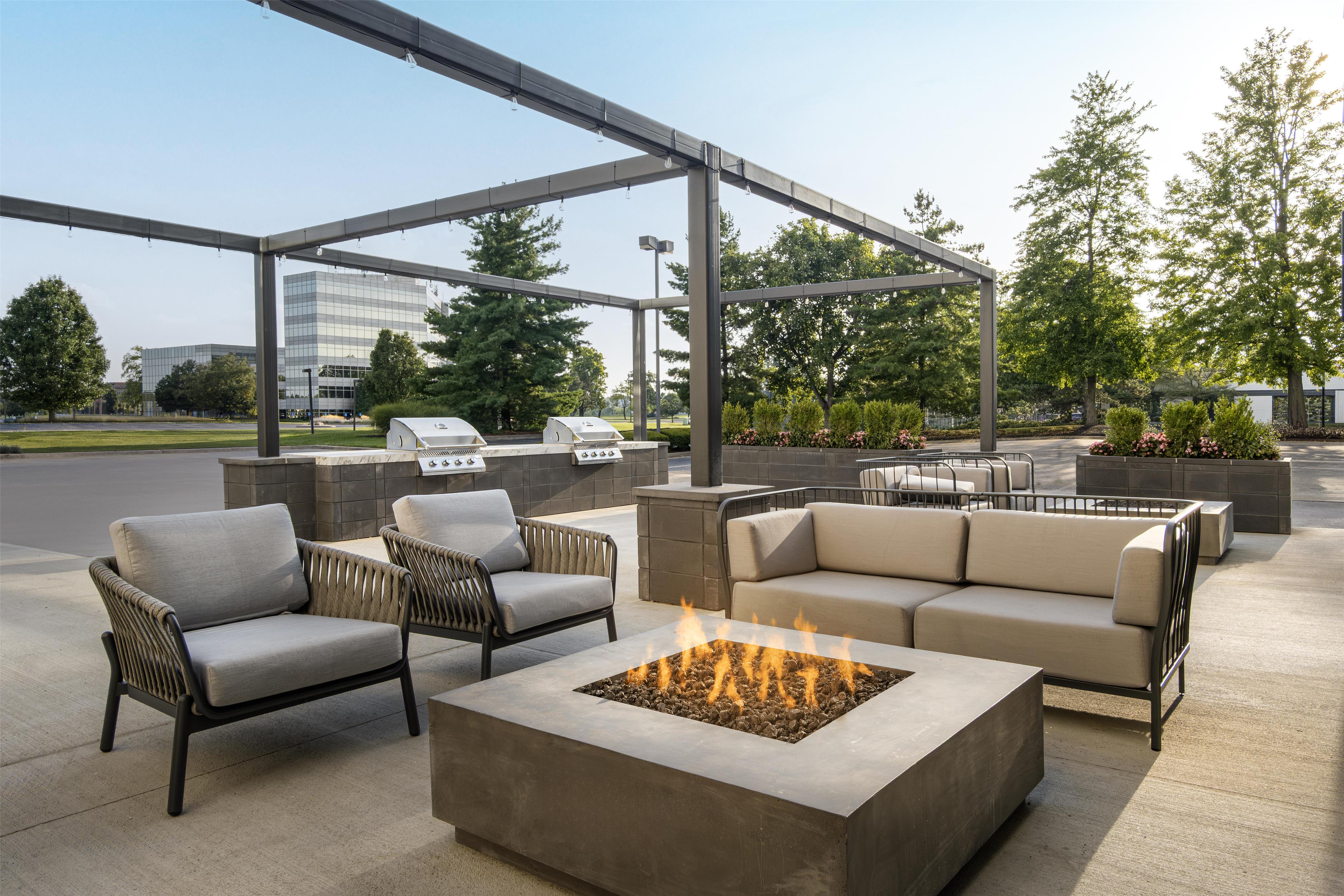 Exterior | Embassy Suites by Hilton Cincinnati Northeast Blue Ash