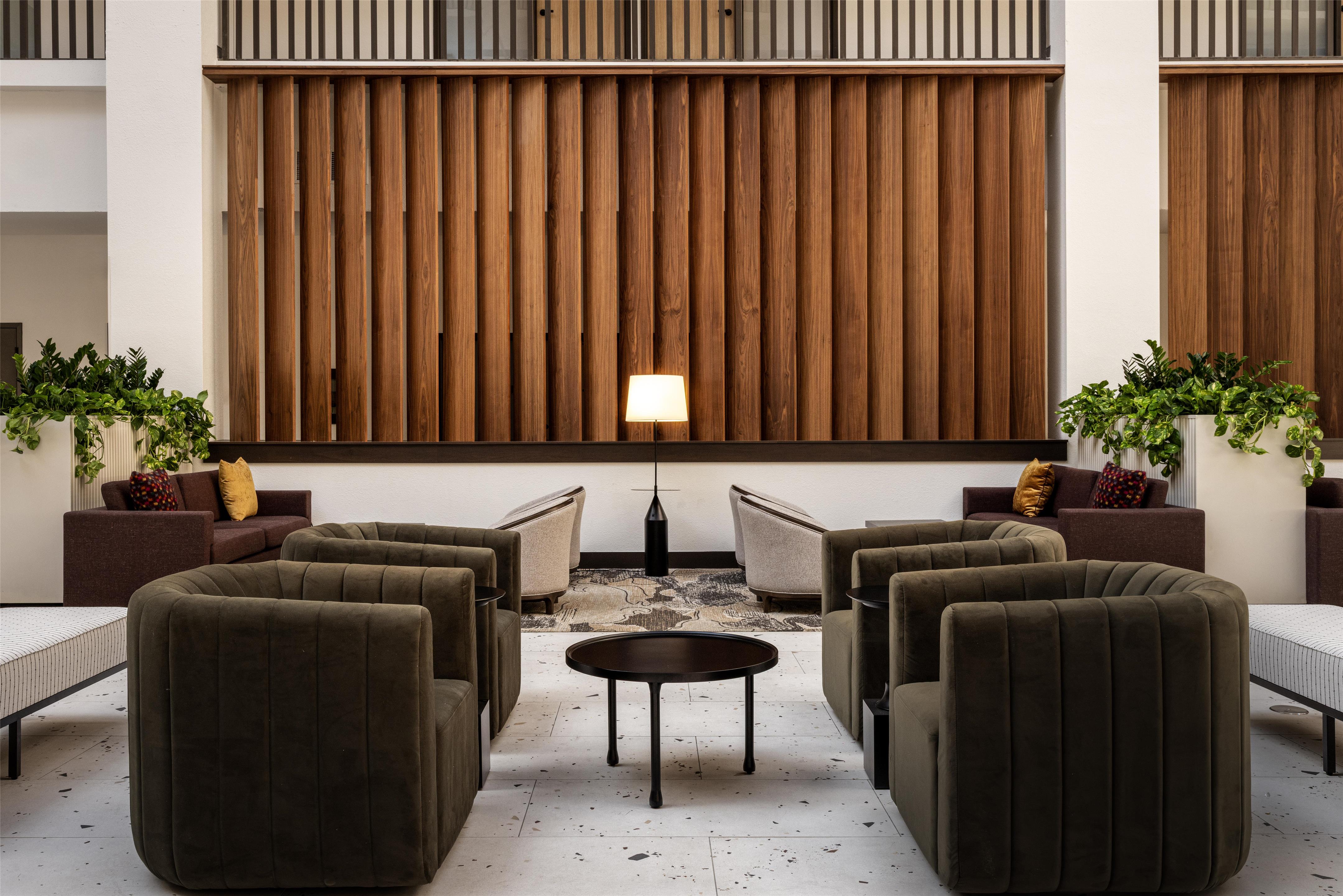 Lobby | Embassy Suites by Hilton Cincinnati Northeast Blue Ash