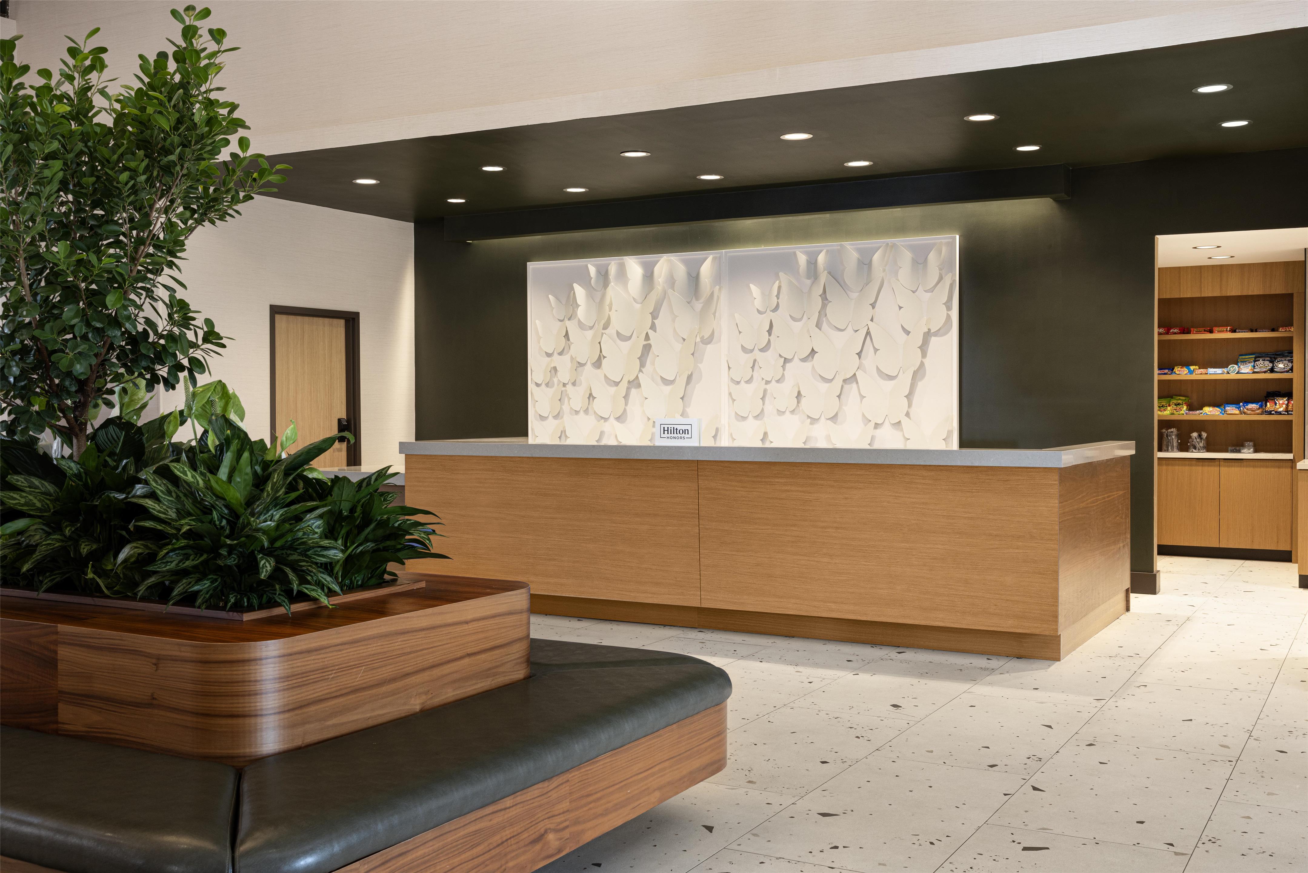 Reception | Embassy Suites by Hilton Cincinnati Northeast Blue Ash