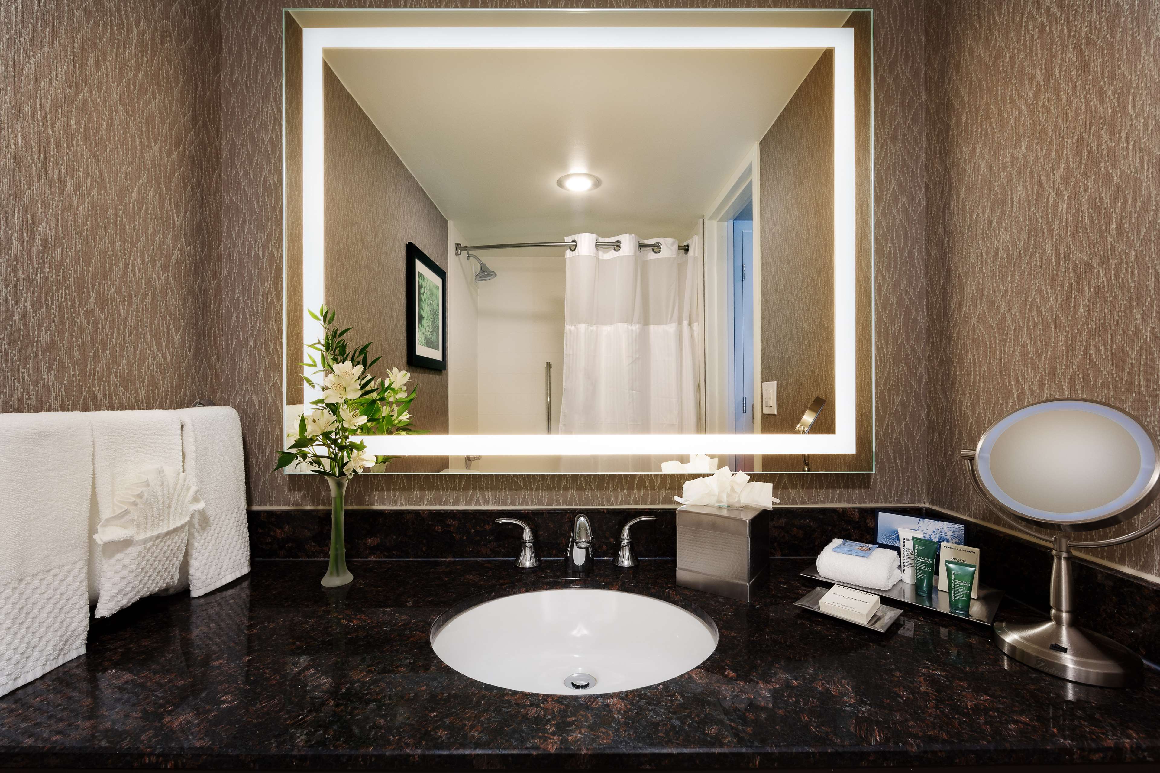 Hilton Cincinnati Airport Room Type - 2 QUEEN BEDS DELUXE