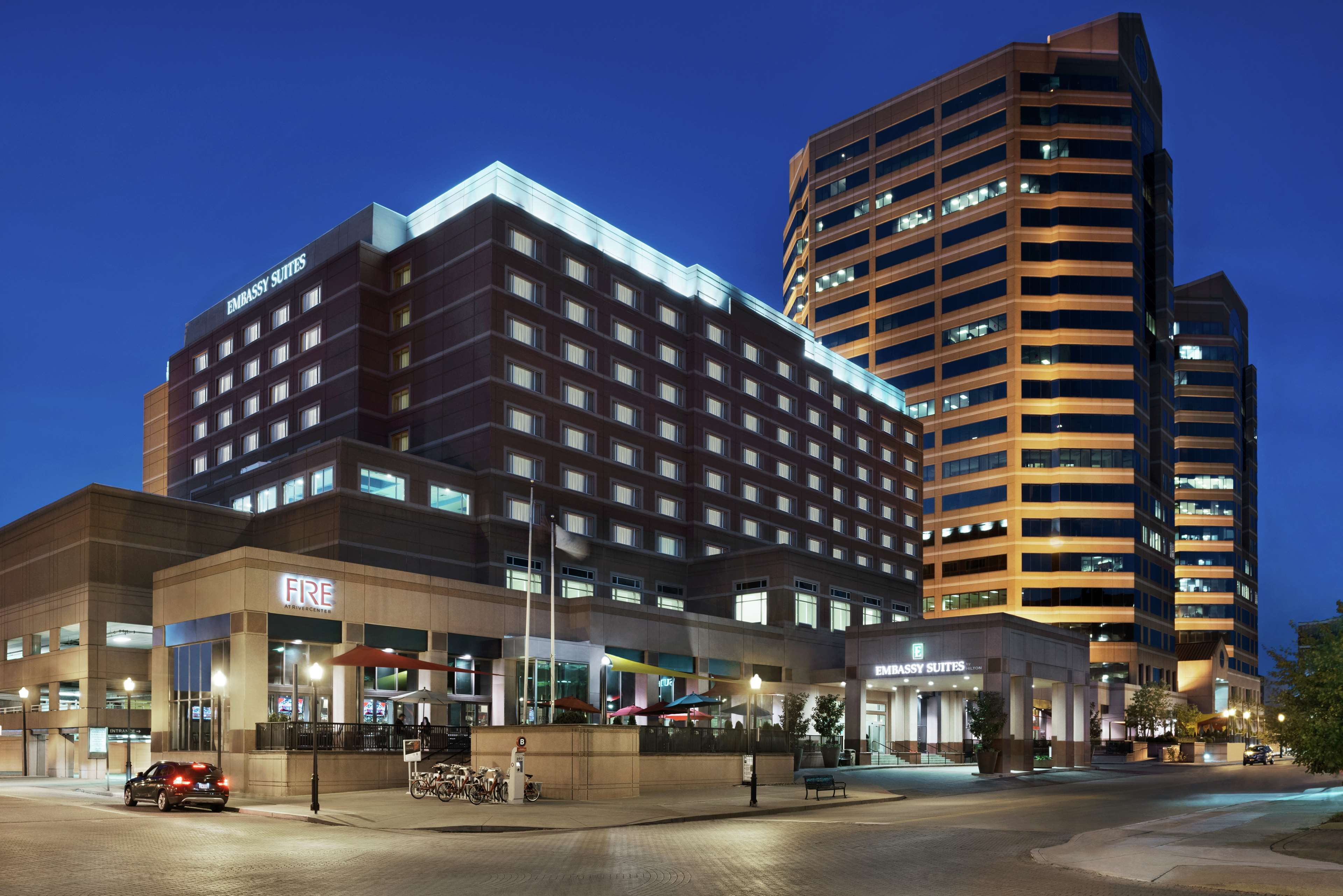 Embassy Suites by Hilton Cincinnati RiverCenter - Tap to explore photos