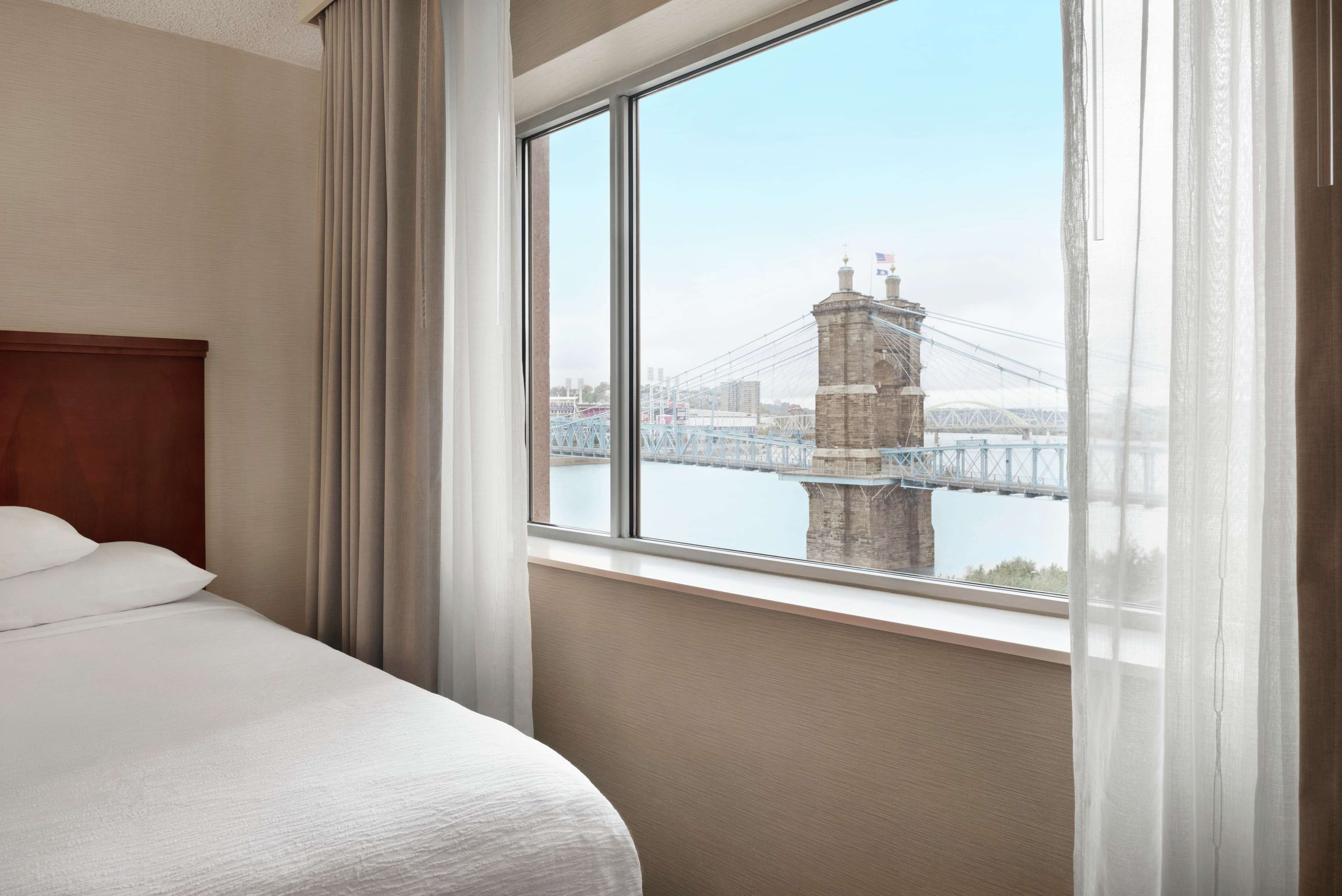 Embassy Suites by Hilton Cincinnati RiverCenter Room Type - 2 DOUBLE BEDS - NON VIEW