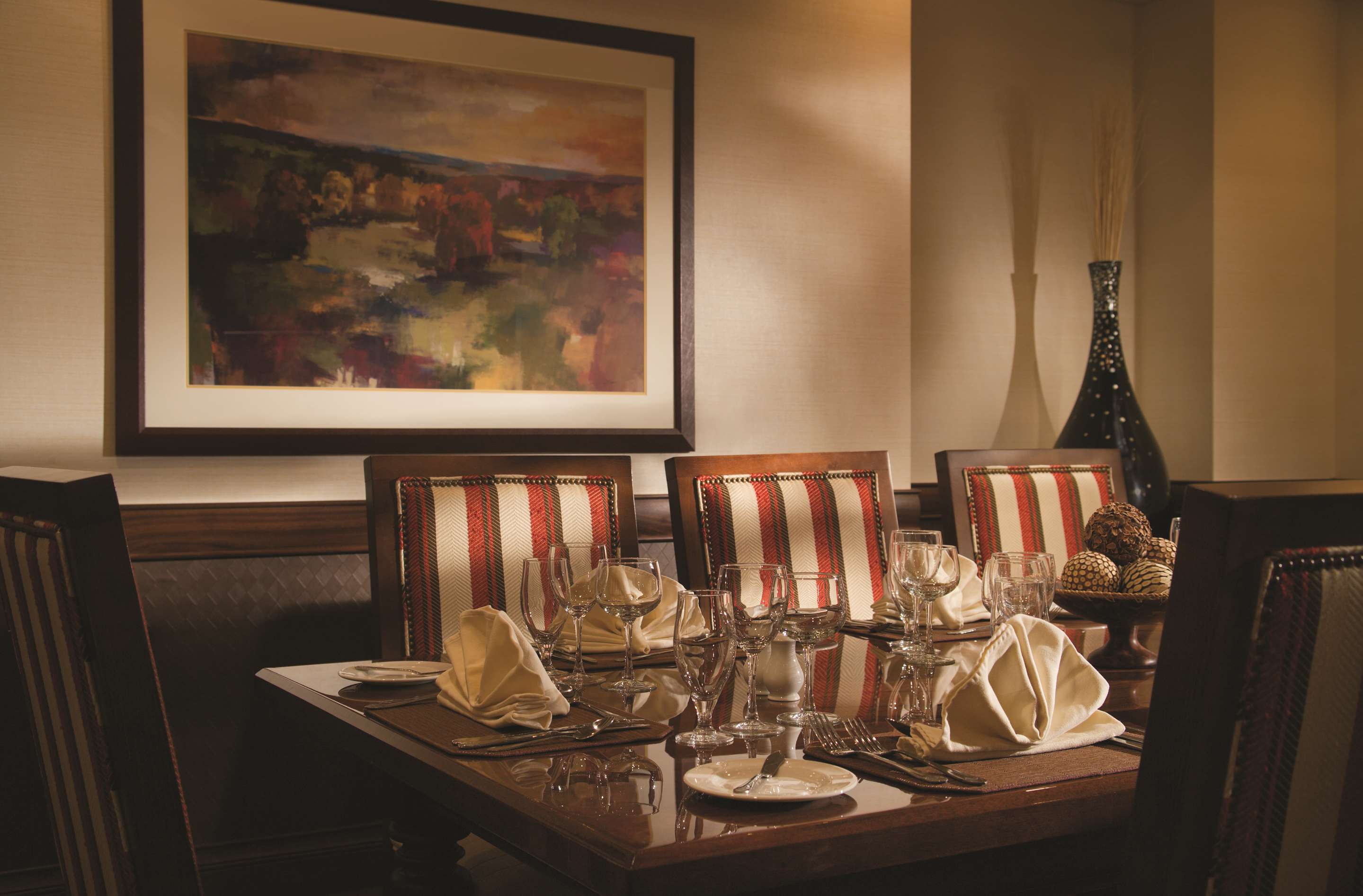 Restaurant | DoubleTree by Hilton Cincinnati Airport