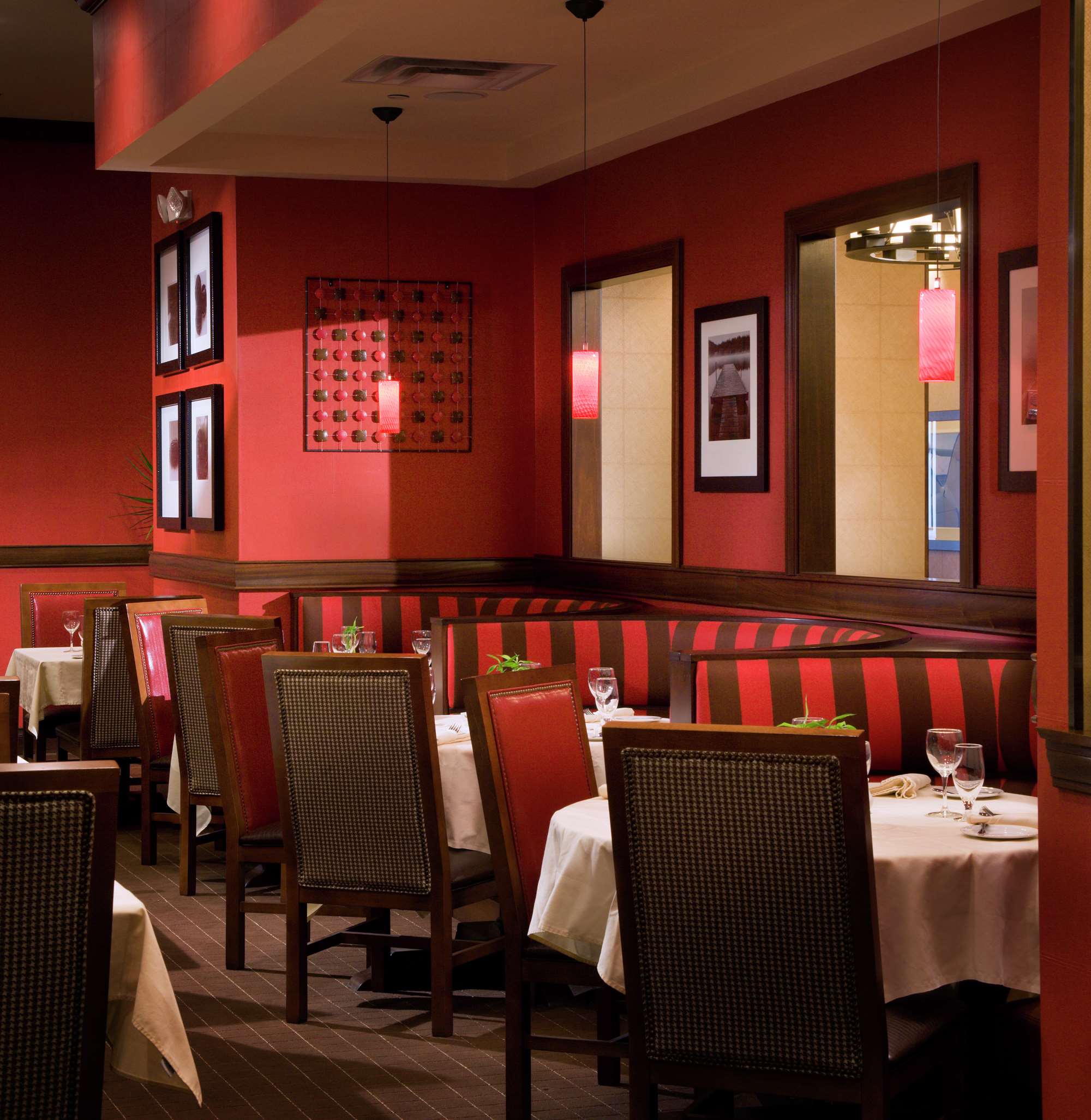 Restaurant | DoubleTree by Hilton Cincinnati Airport