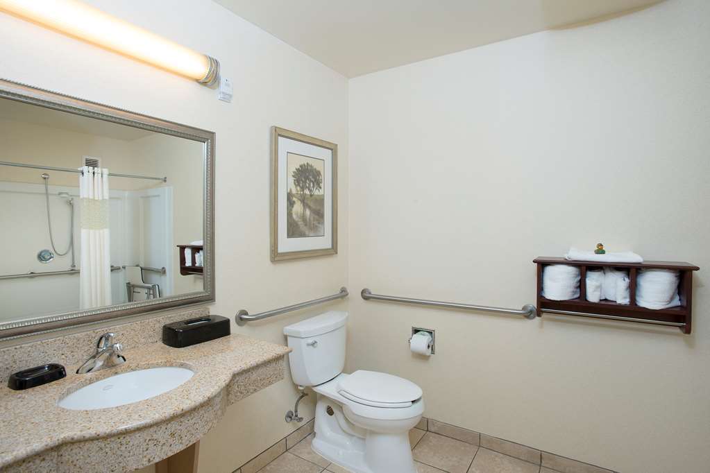 Hampton Inn &amp; Suites Cincinnati-Union Centre-guestroom-Guest Room,Bathroom,On-Site.jpg