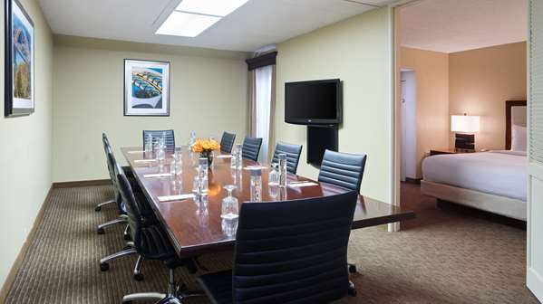  - DoubleTree Suites by Hilton Hotel Sharonville - I-275, Exit 47