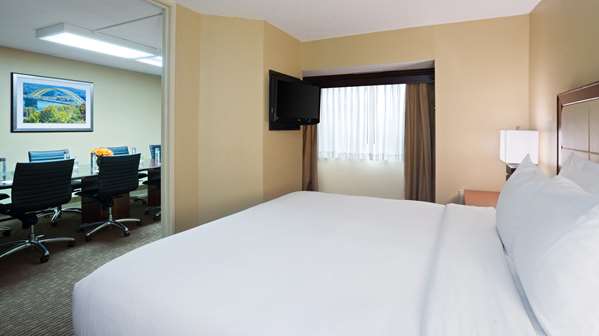  - DoubleTree Suites by Hilton Hotel Sharonville - I-275, Exit 47