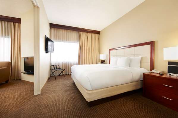  - DoubleTree Suites by Hilton Hotel Sharonville - I-275, Exit 47