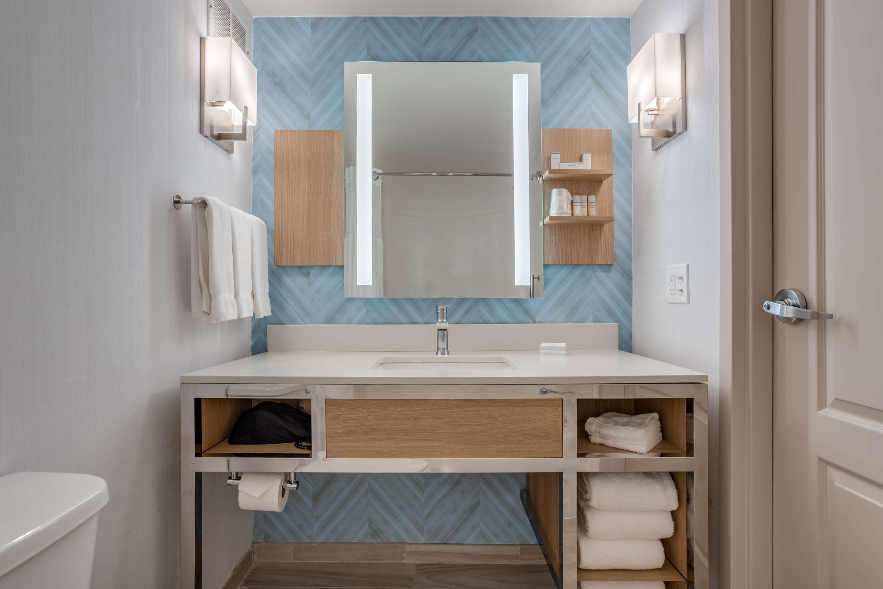 Guest room bath